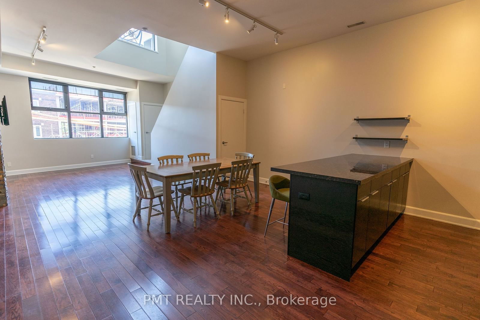 160 Fallingbrook Rd, unit 207 for rent - image #2