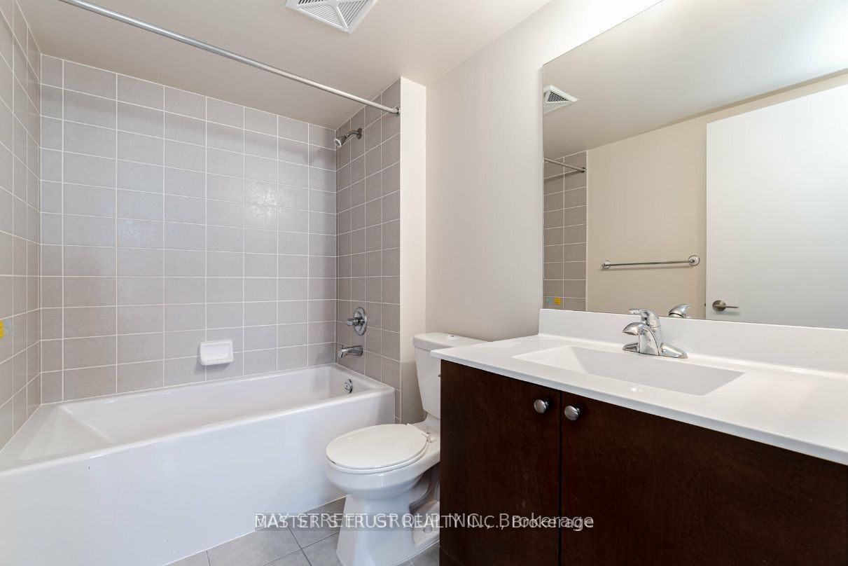 151 Village Green Sq, unit 2602 for rent - image #4