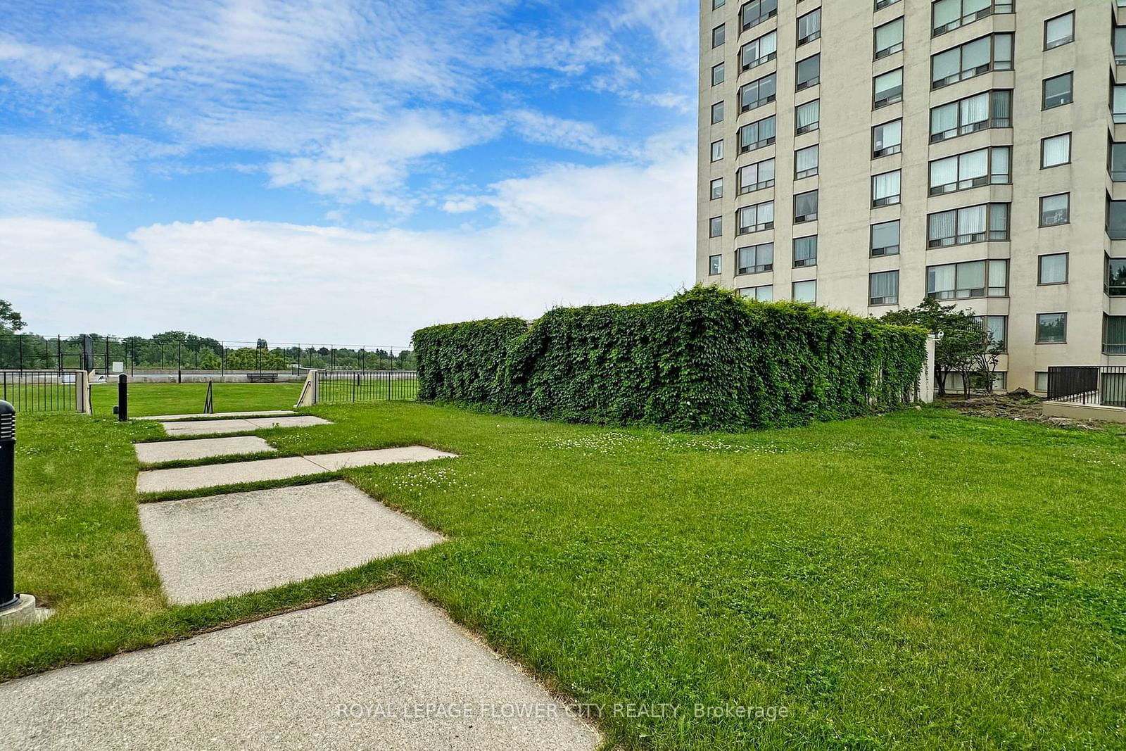 3 Greystone Walk Dr W, unit 1118 for sale - image #3