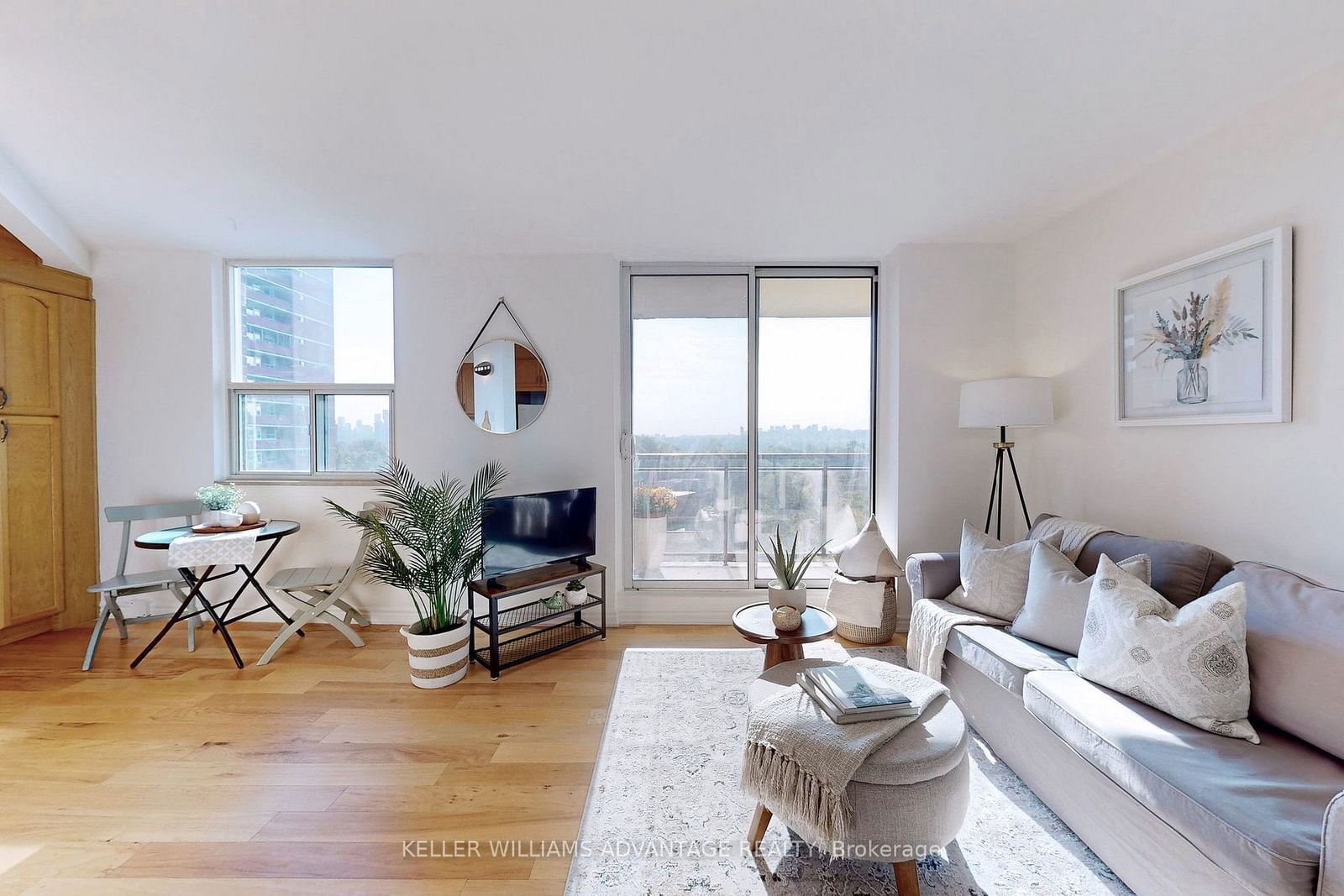 1145 Logan Ave, unit 1003 for sale - image #5