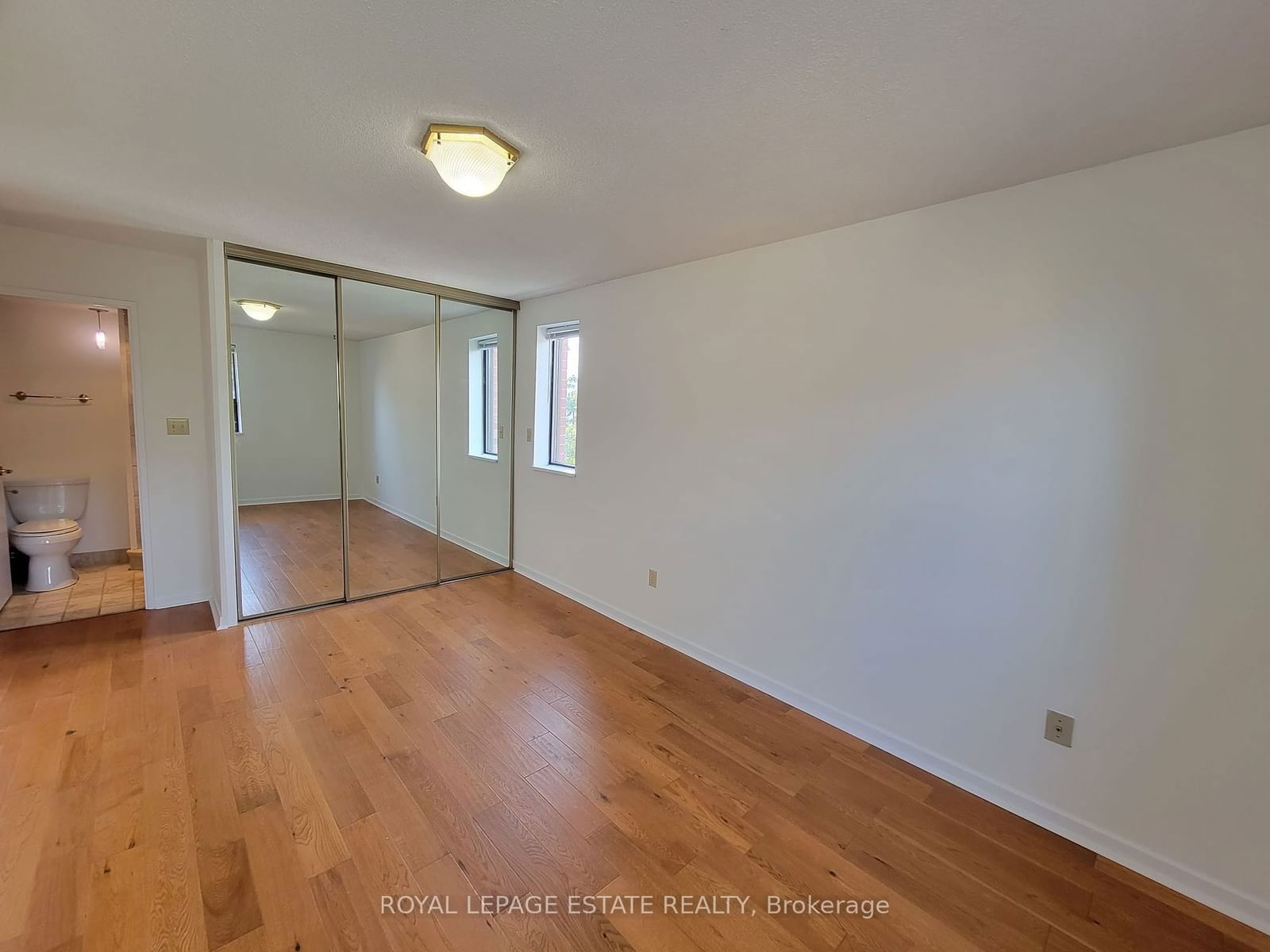 3734 St. Clair Ave E, unit 304 for rent - image #14