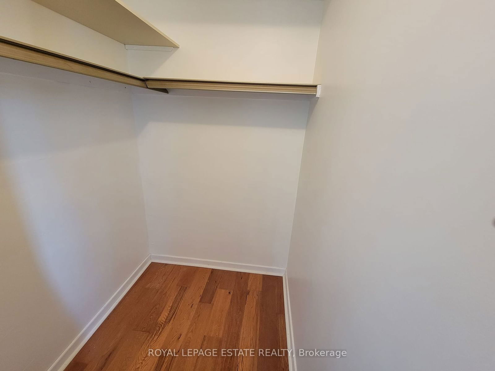 3734 St. Clair Ave E, unit 304 for rent - image #16