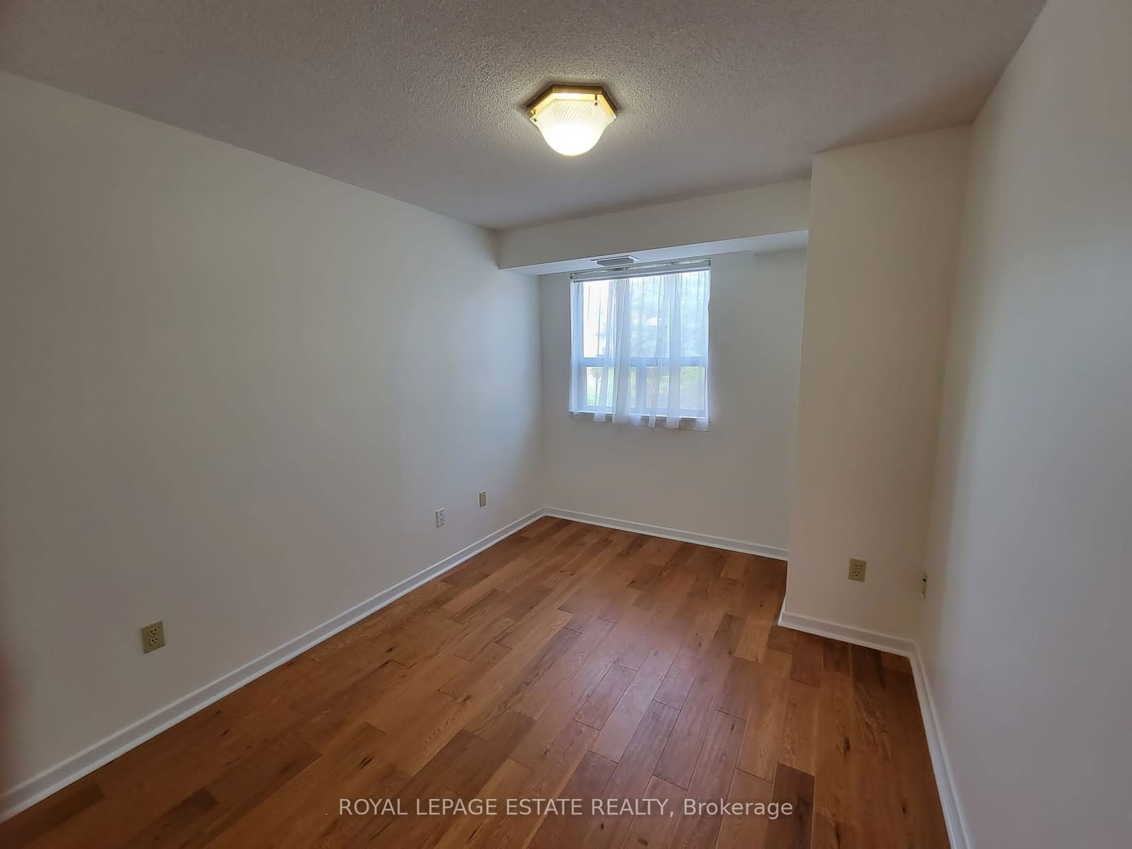 3734 St. Clair Ave E, unit 304 for rent - image #18