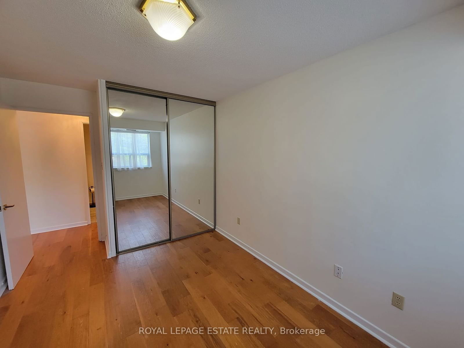 3734 St. Clair Ave E, unit 304 for rent - image #19