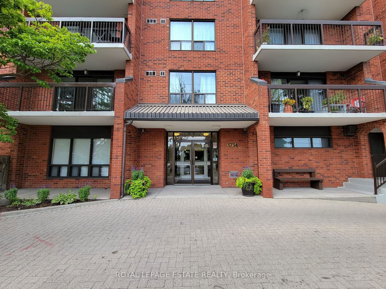 3734 St. Clair Ave E, unit 304 for rent - image #2