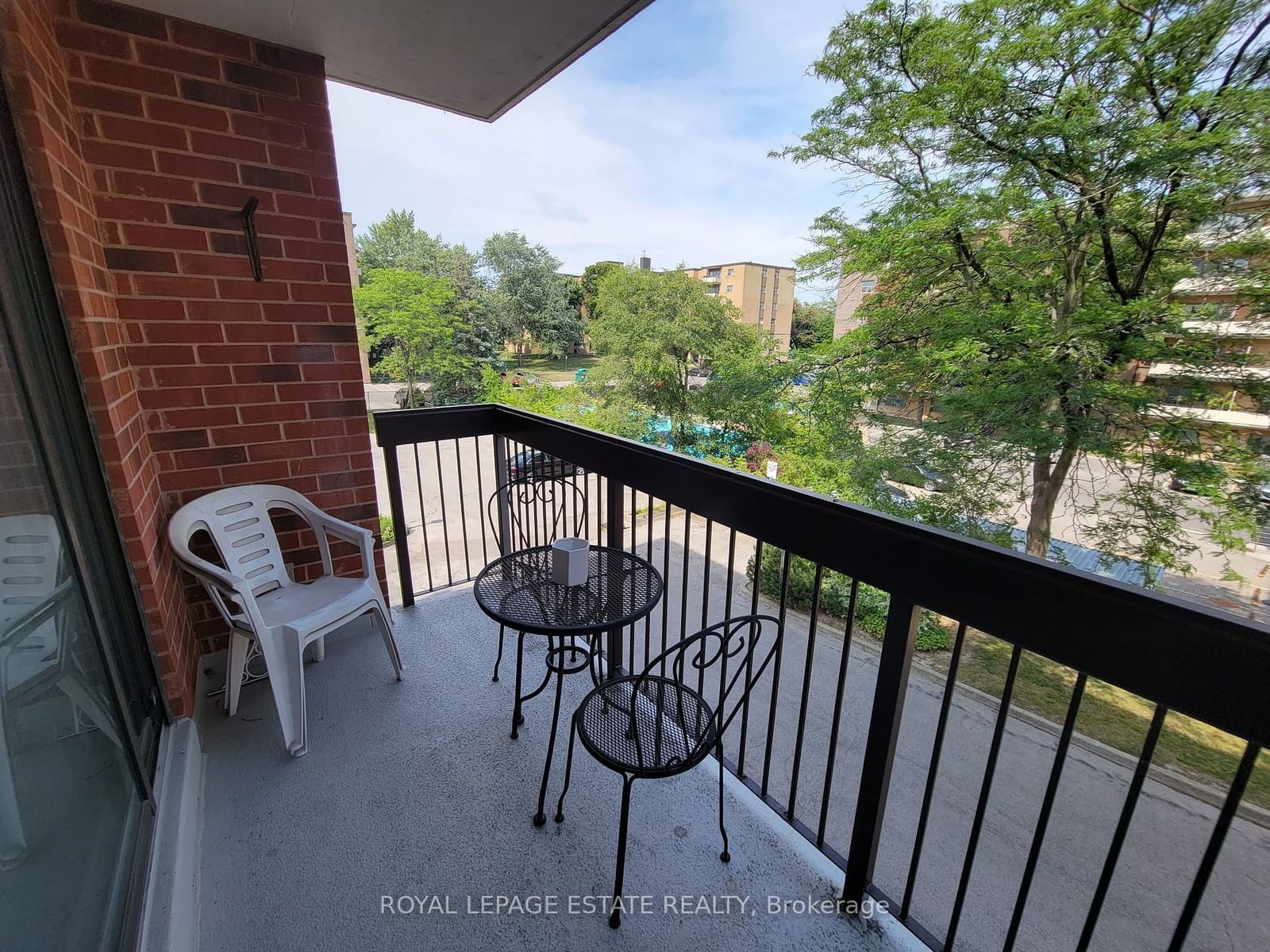 3734 St. Clair Ave E, unit 304 for rent - image #22