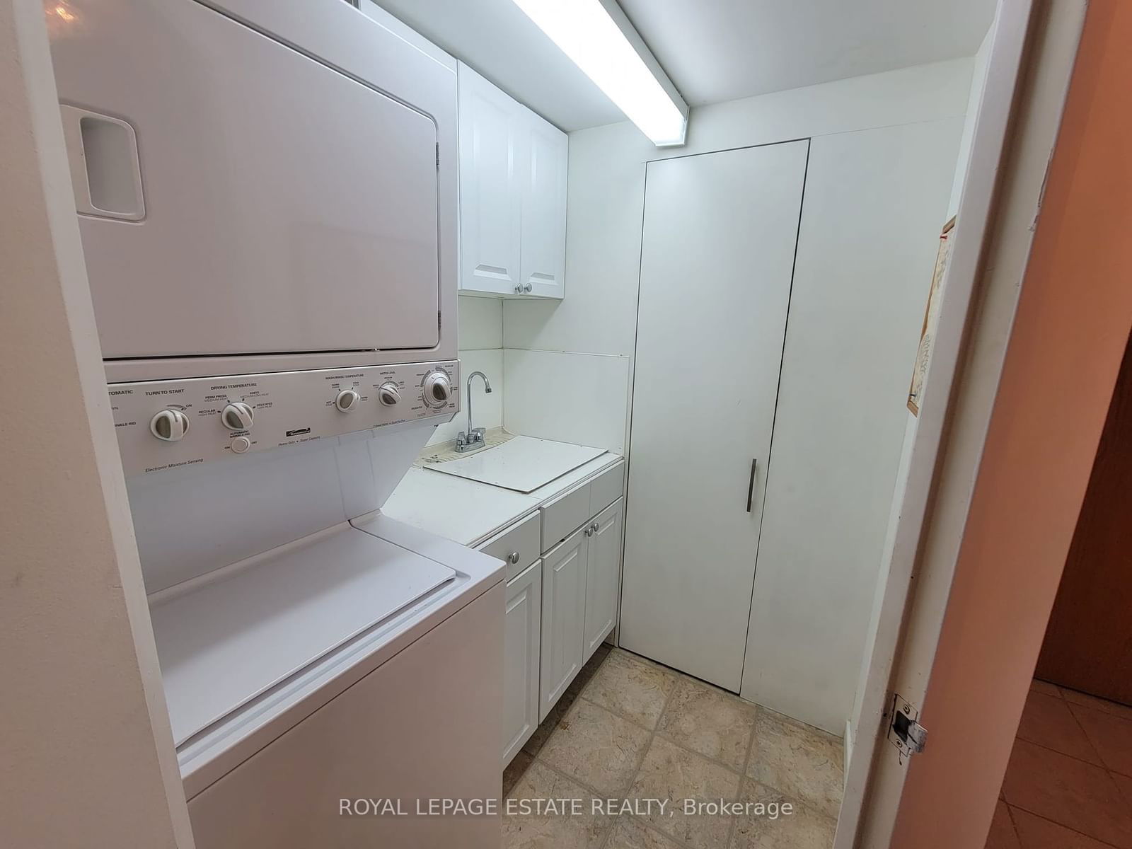 3734 St. Clair Ave E, unit 304 for rent - image #23