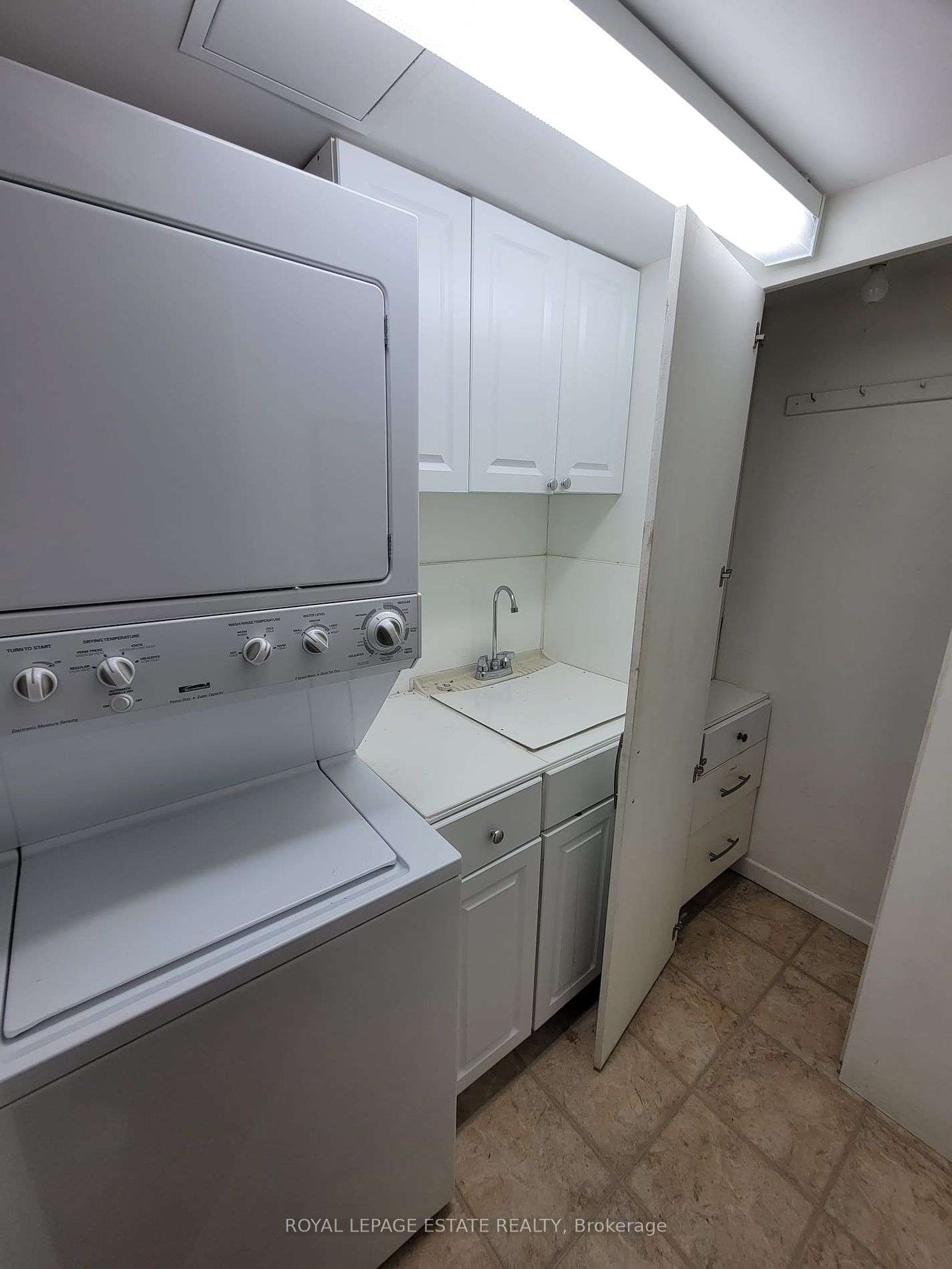 3734 St. Clair Ave E, unit 304 for rent - image #24