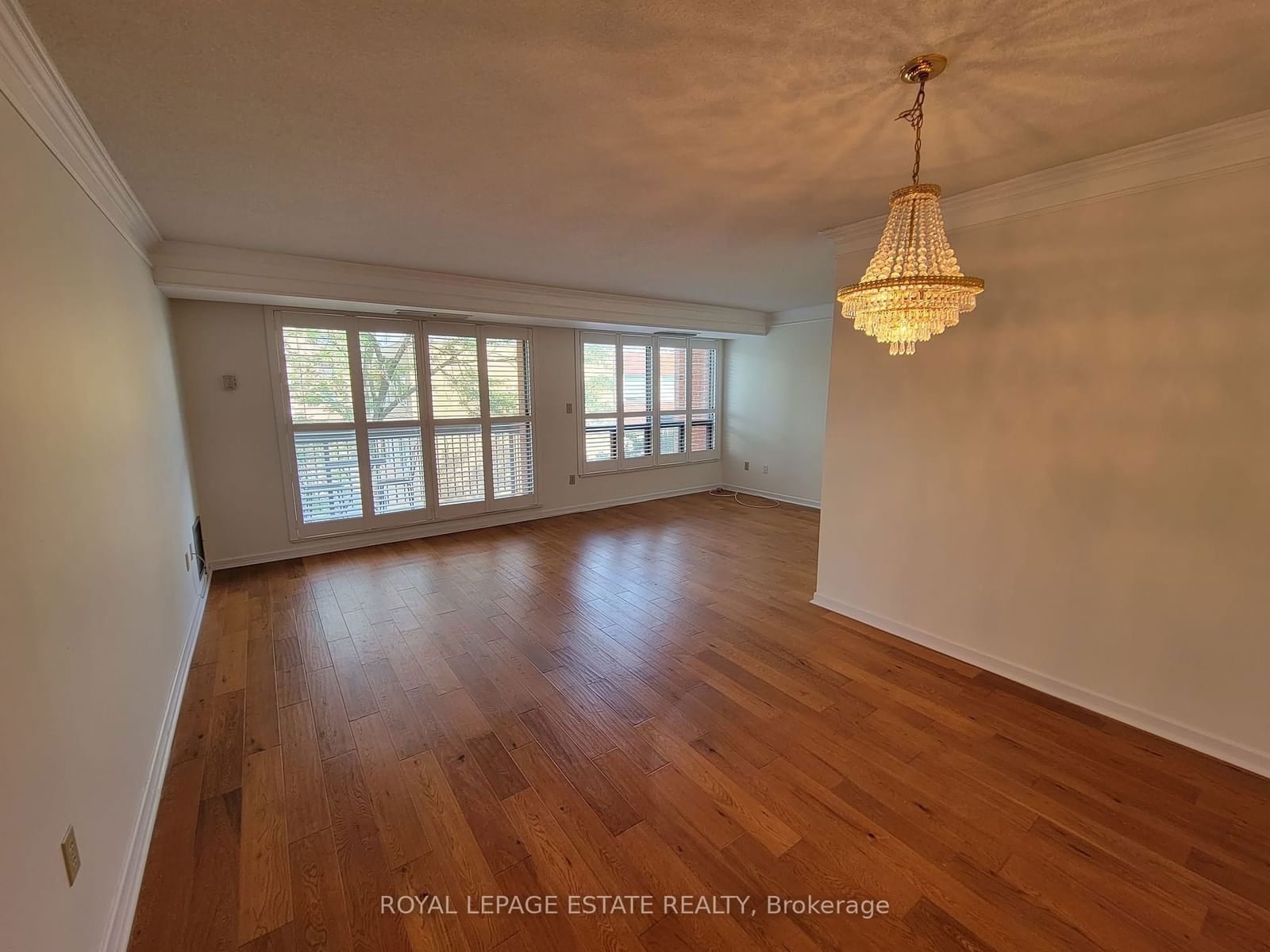 3734 St. Clair Ave E, unit 304 for rent - image #5