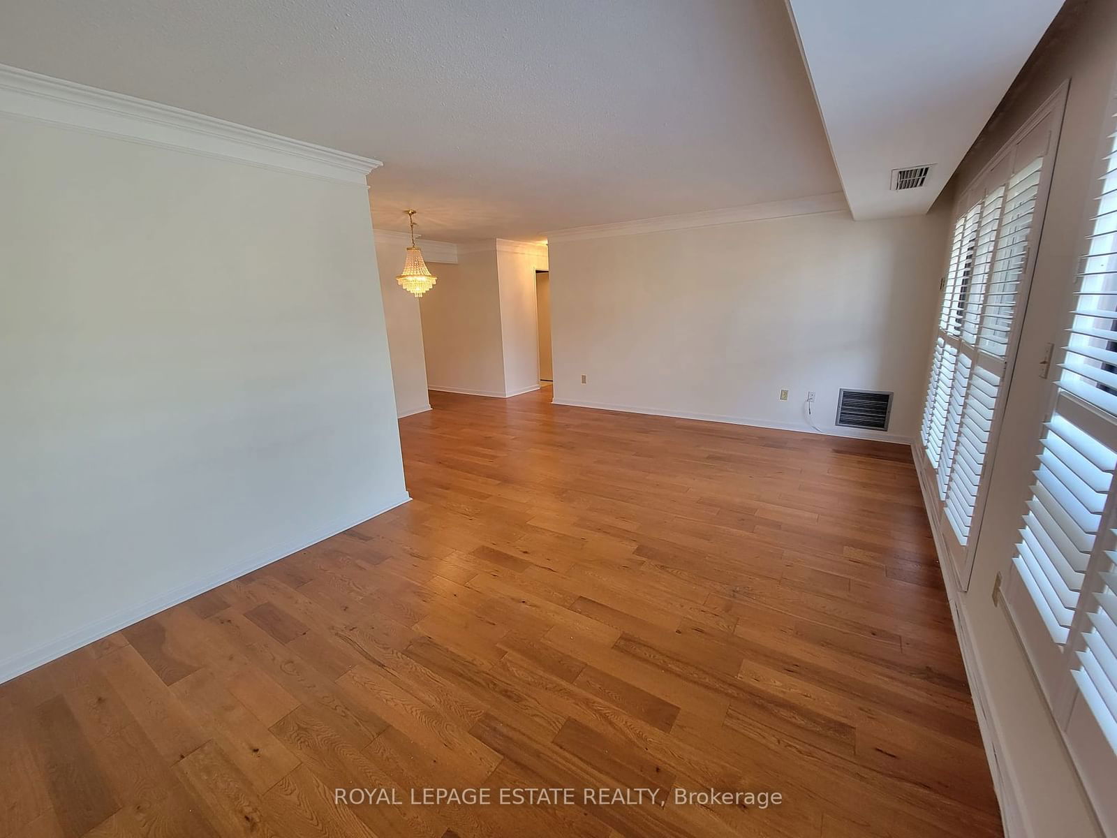 3734 St. Clair Ave E, unit 304 for rent - image #6