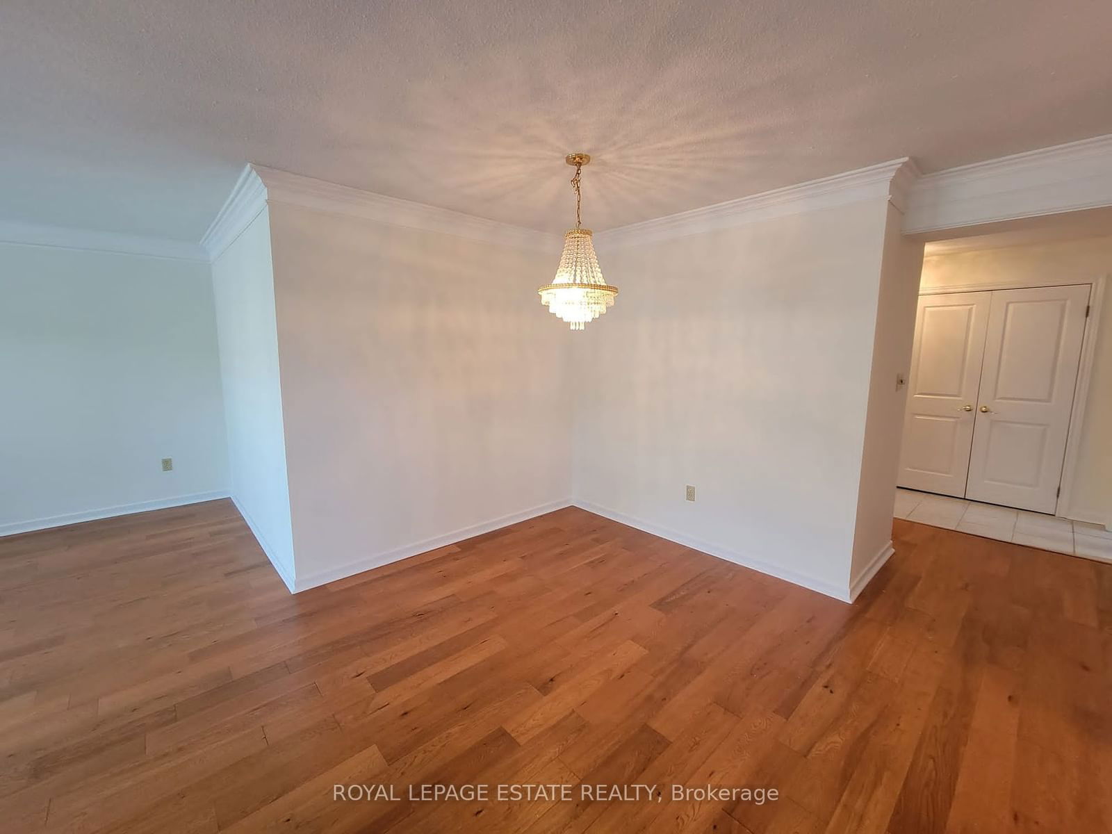 3734 St. Clair Ave E, unit 304 for rent - image #7