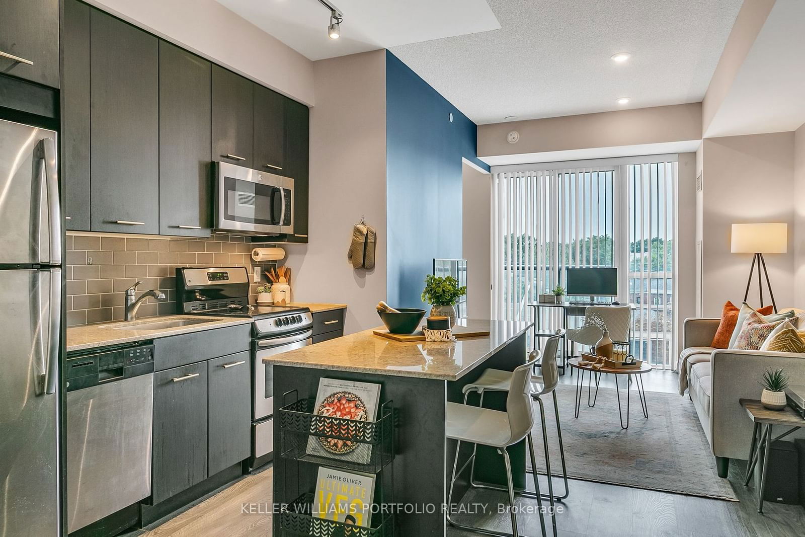 2055 Danforth Ave, unit 406 for sale - image #11