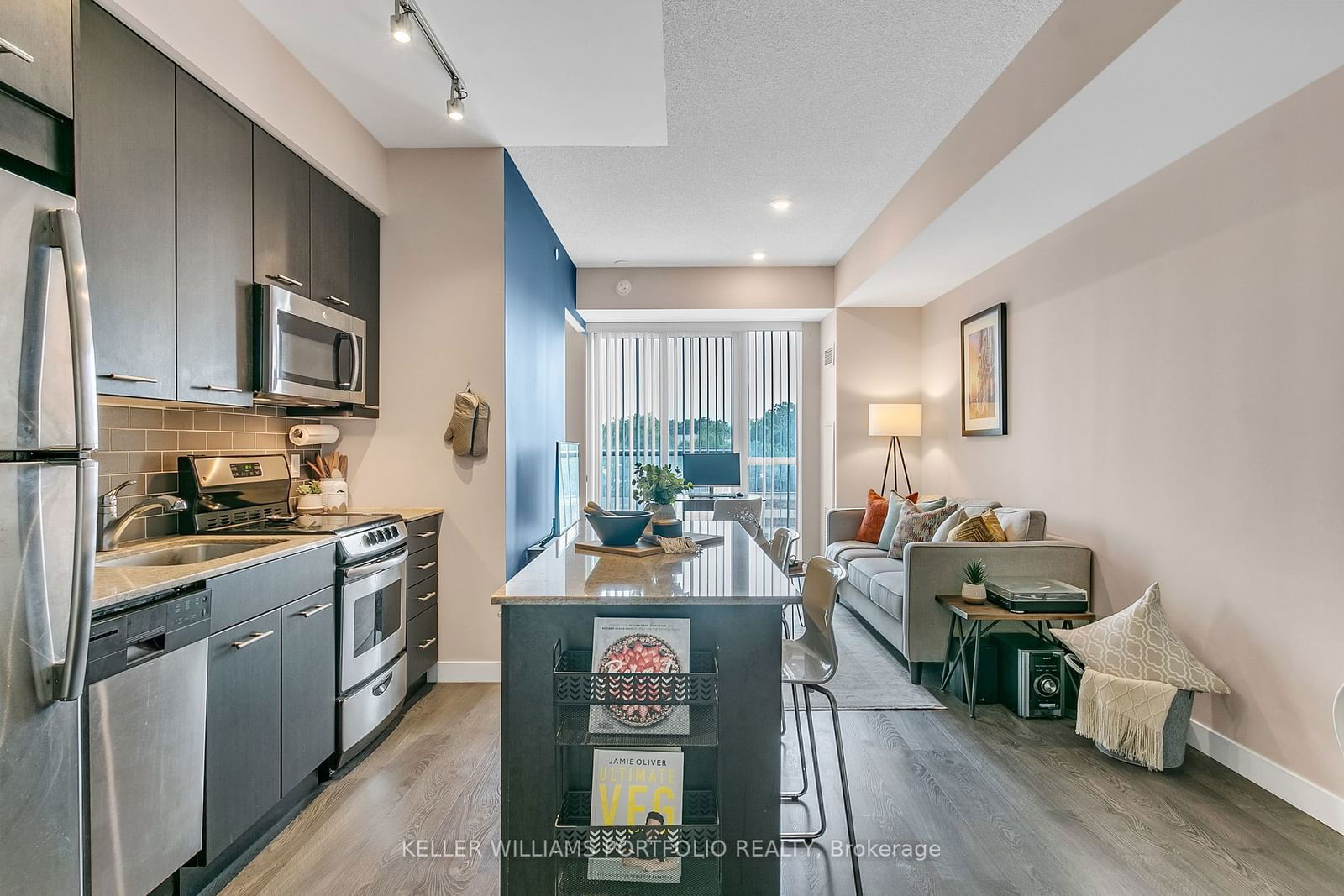 2055 Danforth Ave, unit 406 for sale - image #12