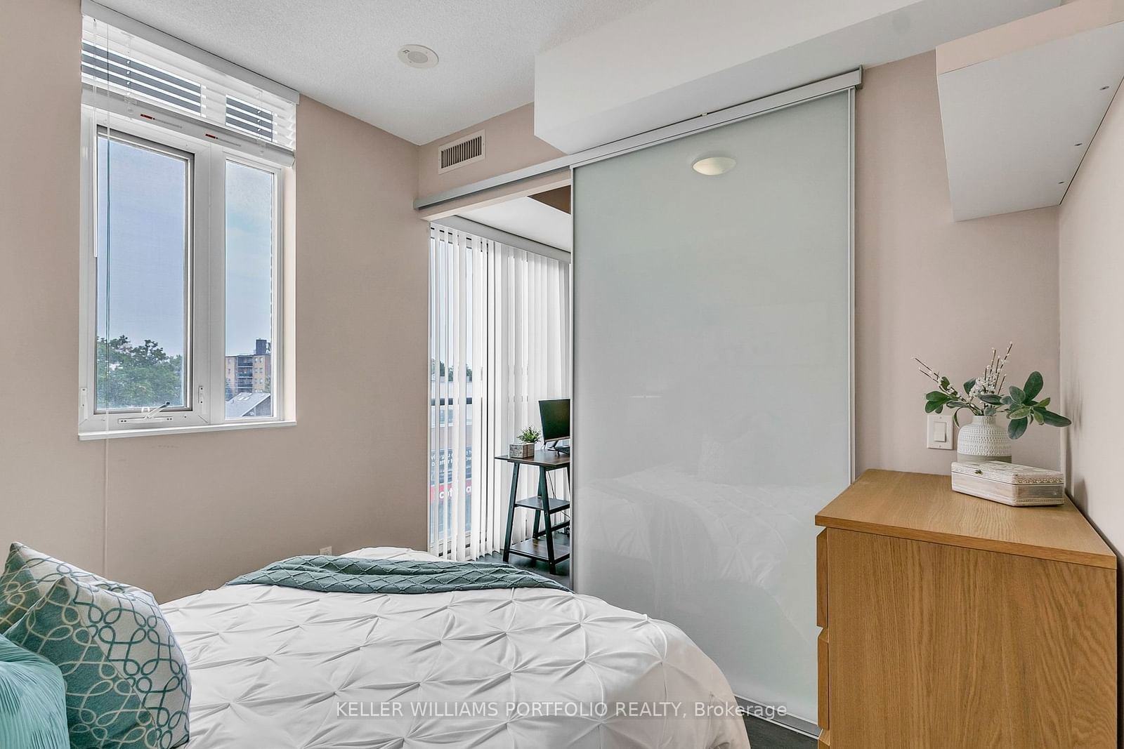 2055 Danforth Ave, unit 406 for sale - image #19