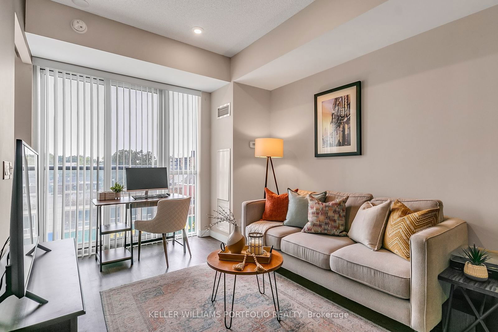 2055 Danforth Ave, unit 406 for sale - image #4