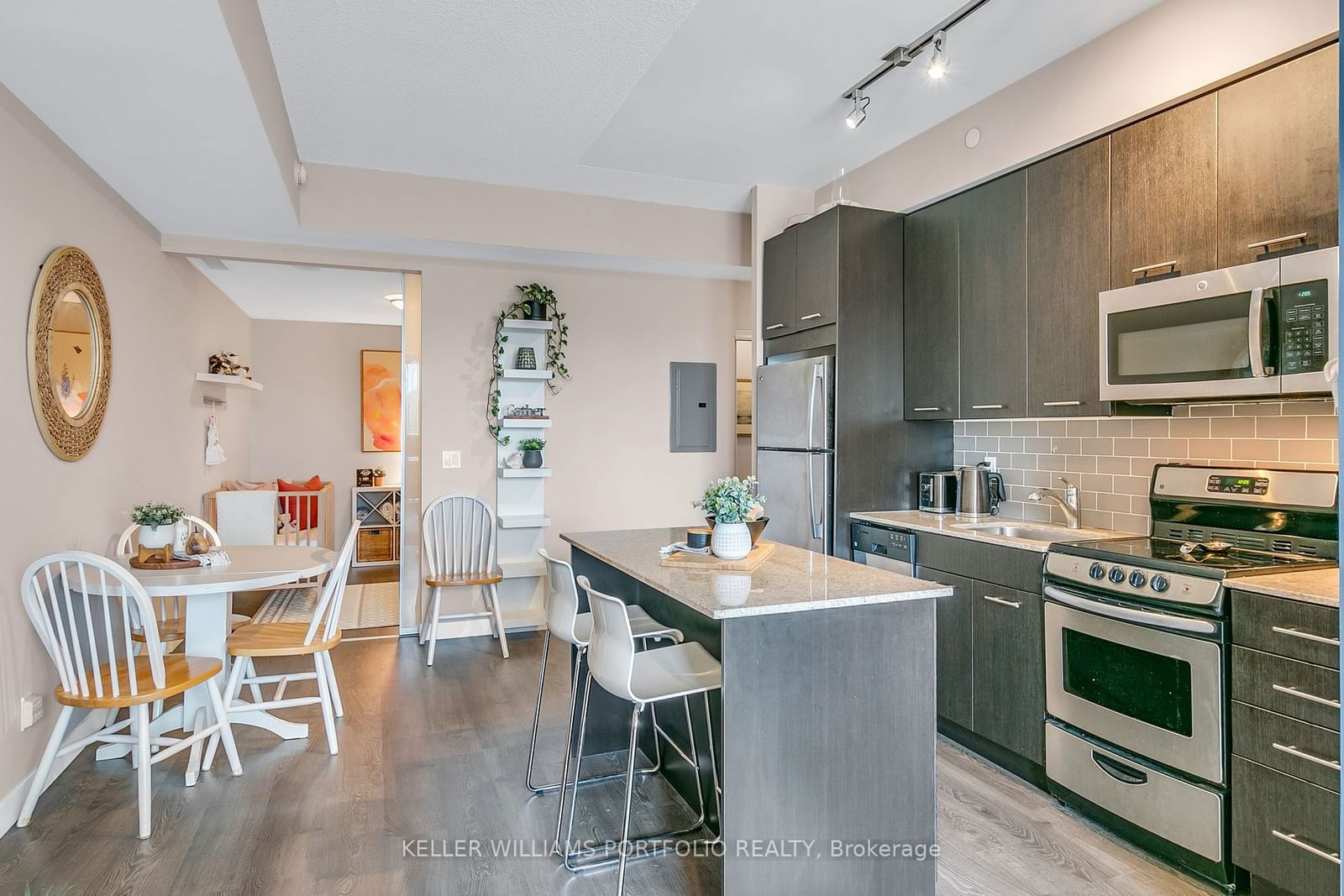 2055 Danforth Ave, unit 406 for sale - image #8