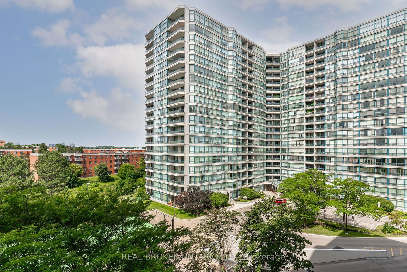 4727 Sheppard Ave E, unit 608 for sale