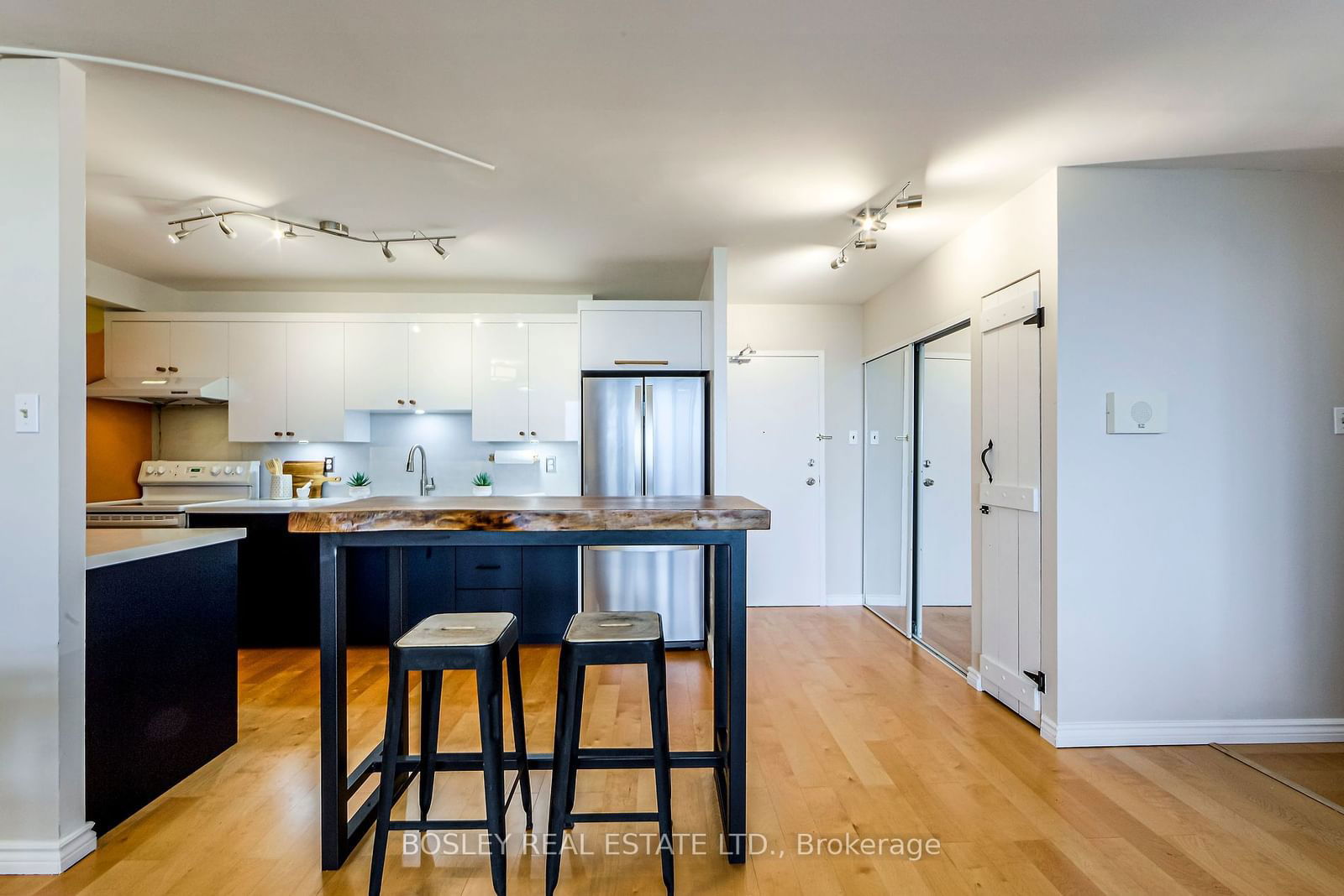 15 Torrance Rd, unit 1510 for sale - image #2