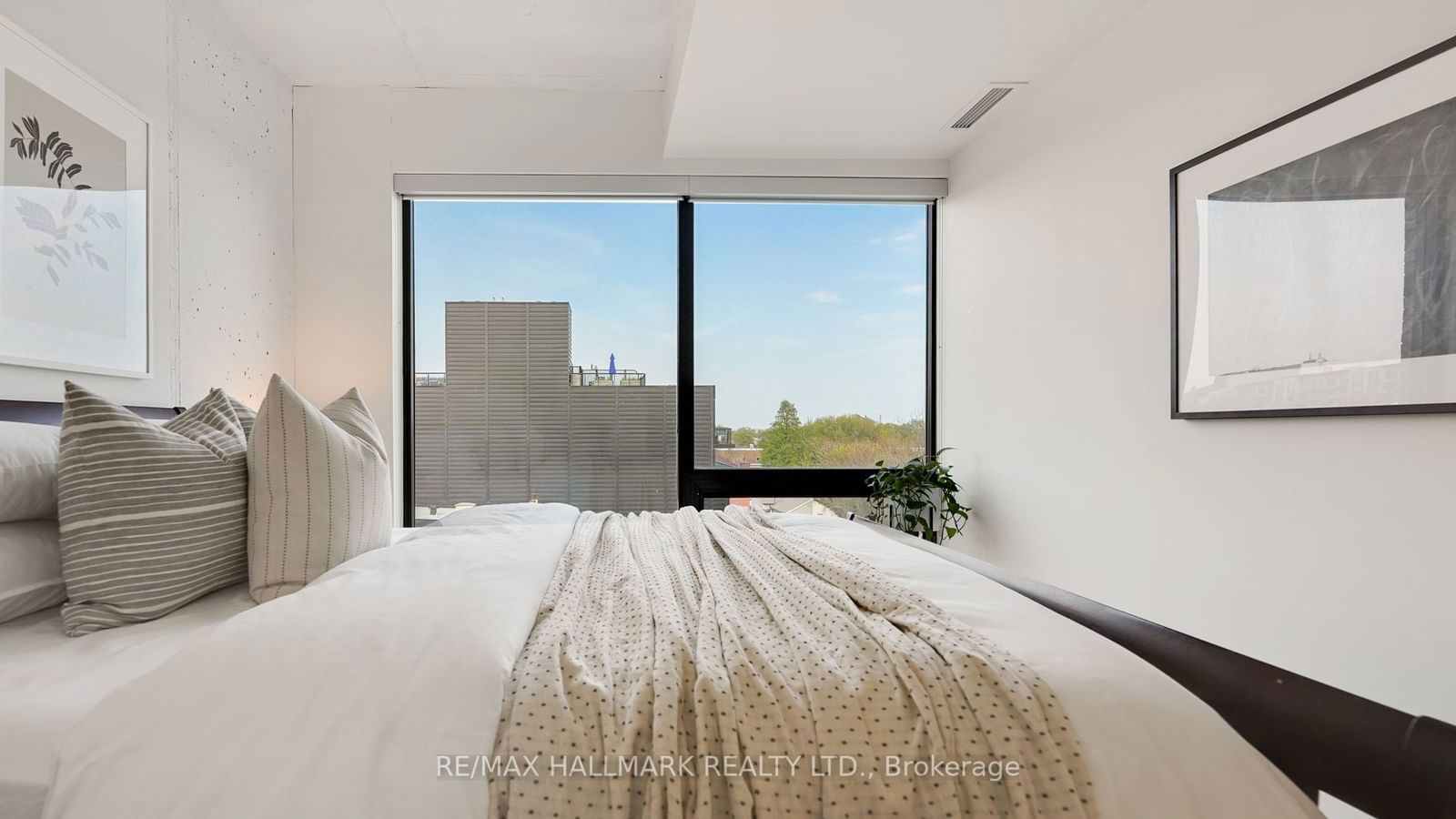 246 Logan Ave, unit PH721 for sale - image #17