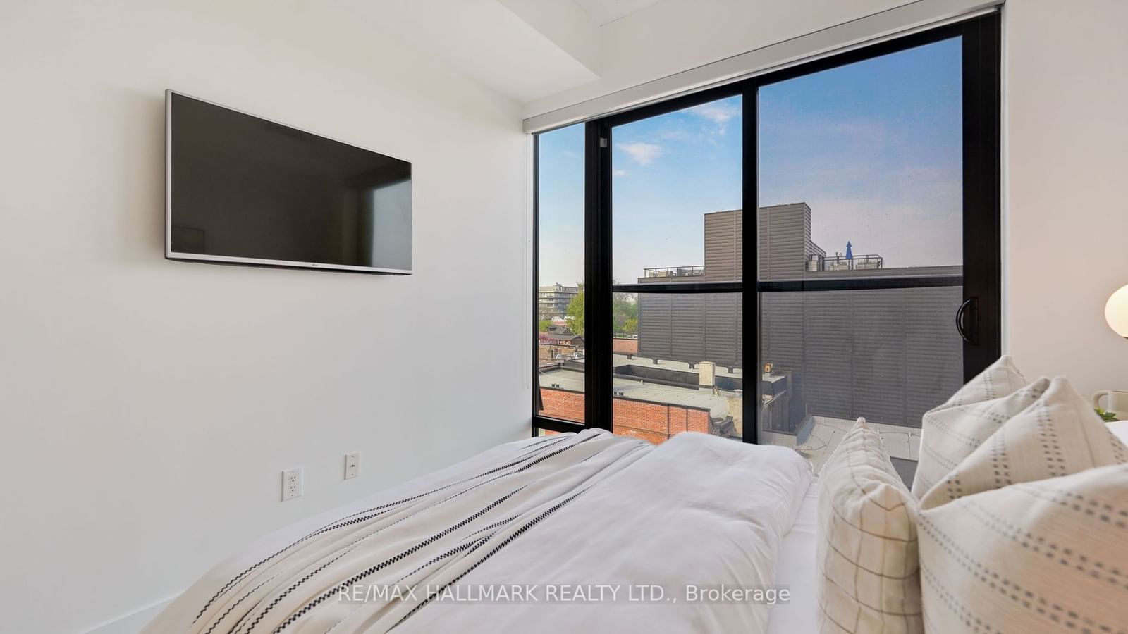 246 Logan Ave, unit PH721 for sale - image #25