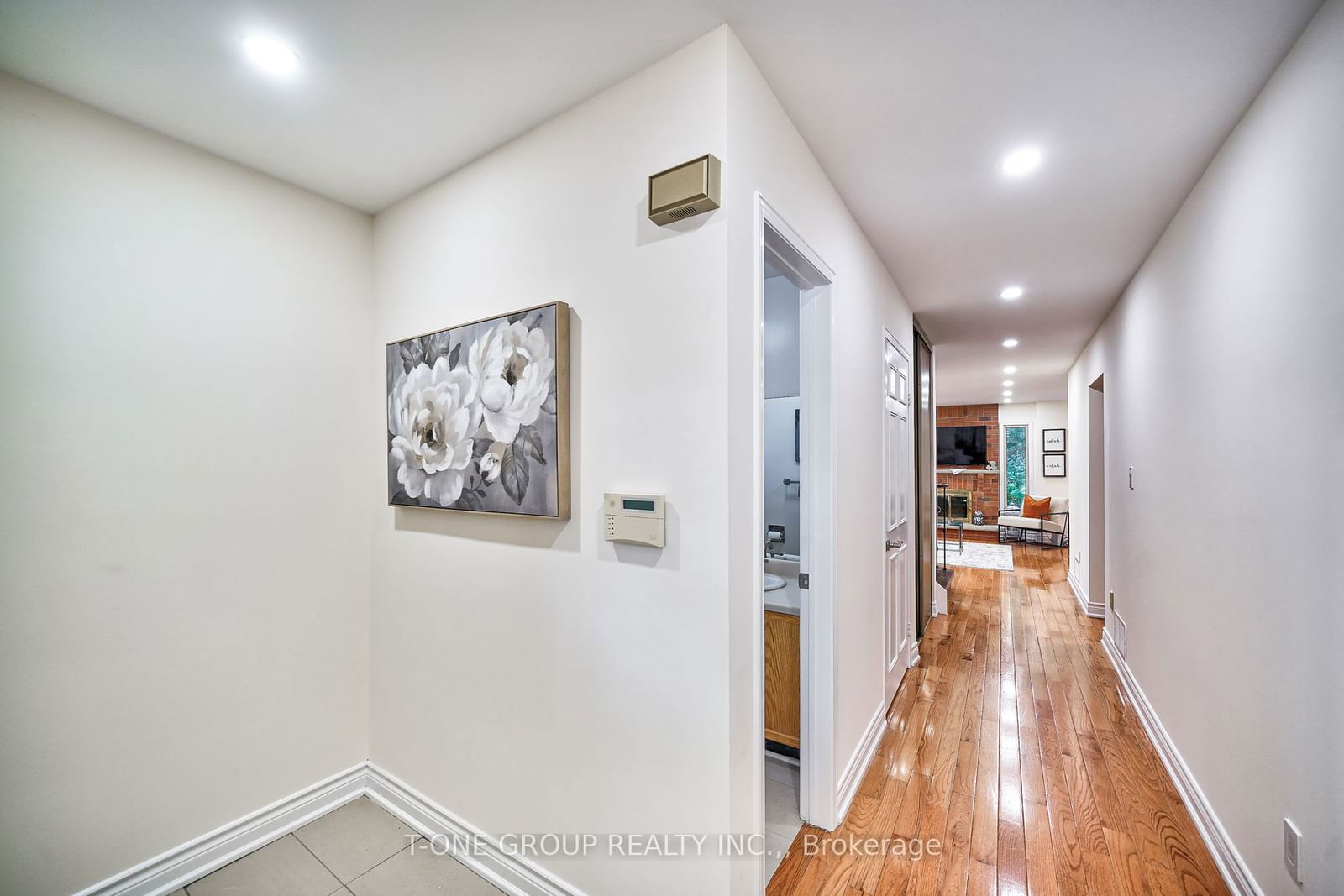 10 Cardwell Ave, unit 20 for sale - image #4