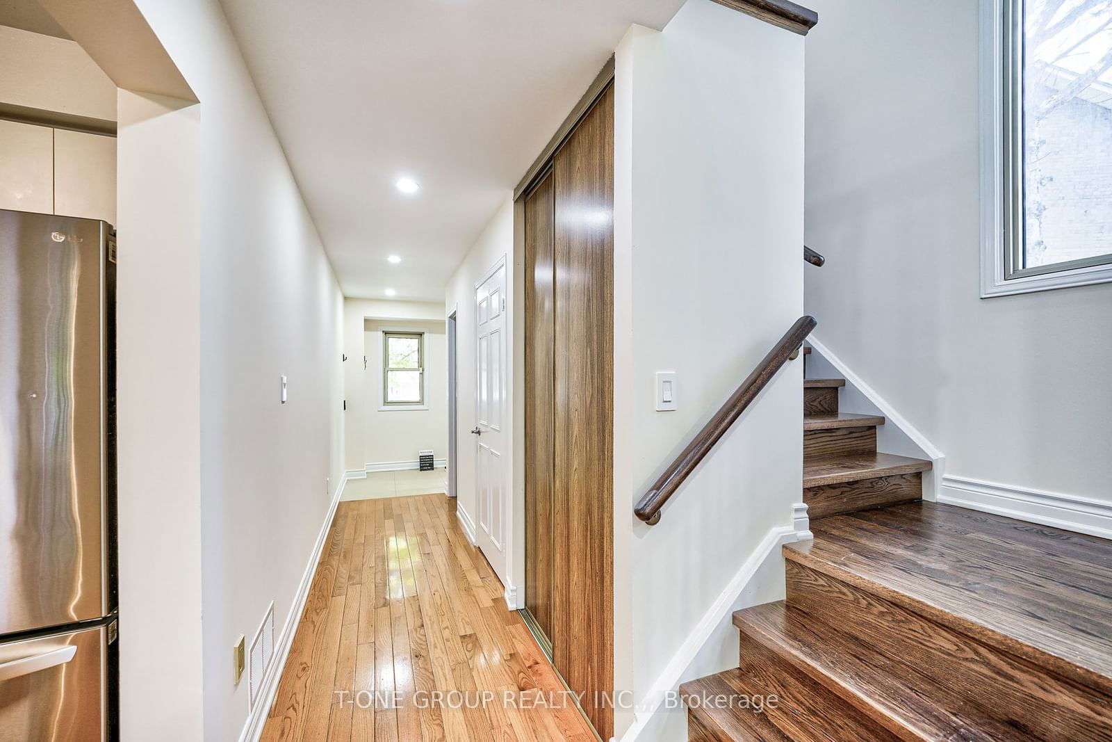 10 Cardwell Ave, unit 20 for sale - image #5