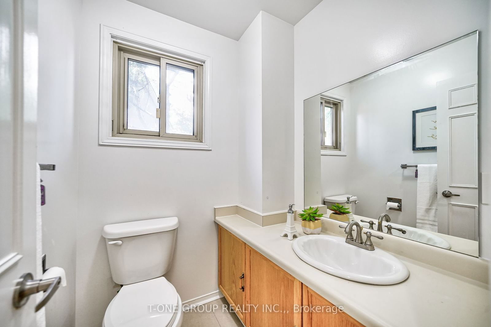 10 Cardwell Ave, unit 20 for sale - image #6