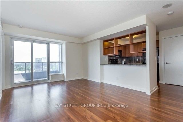 151 Village Green Sq, unit Ph 3 for rent - image #4