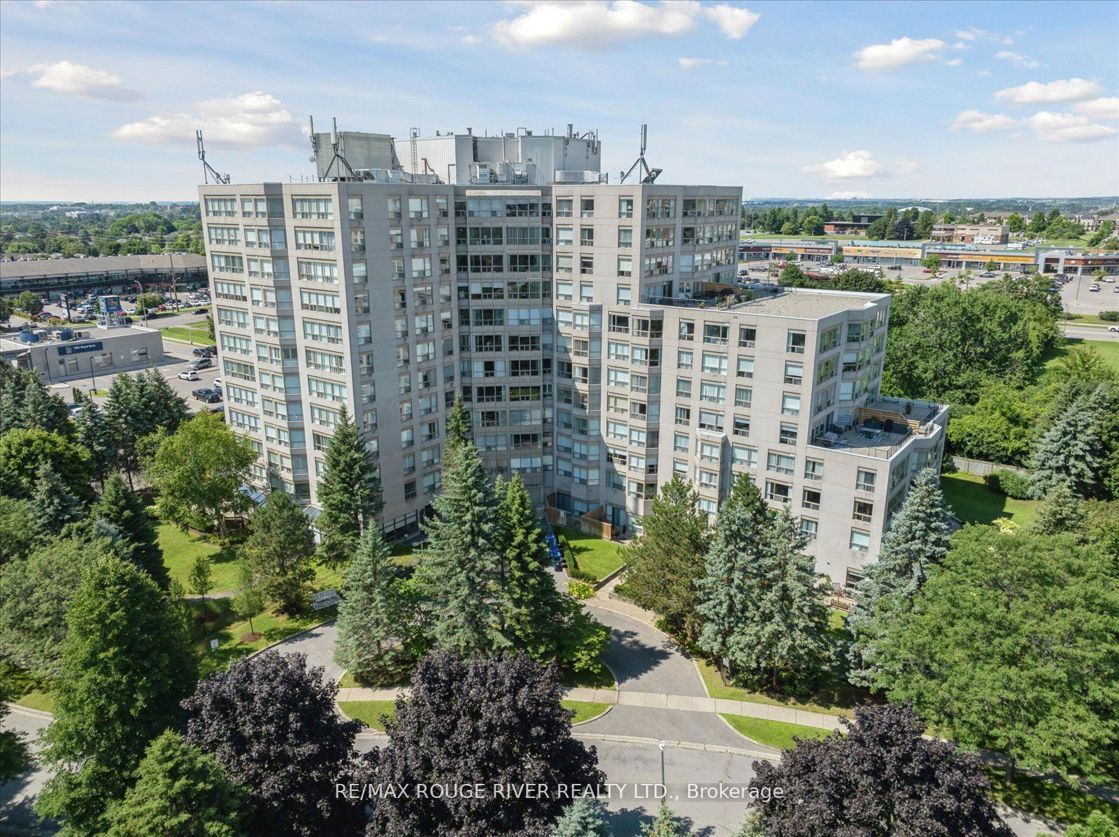 712 Rossland Rd E, unit 812 for sale - image #1