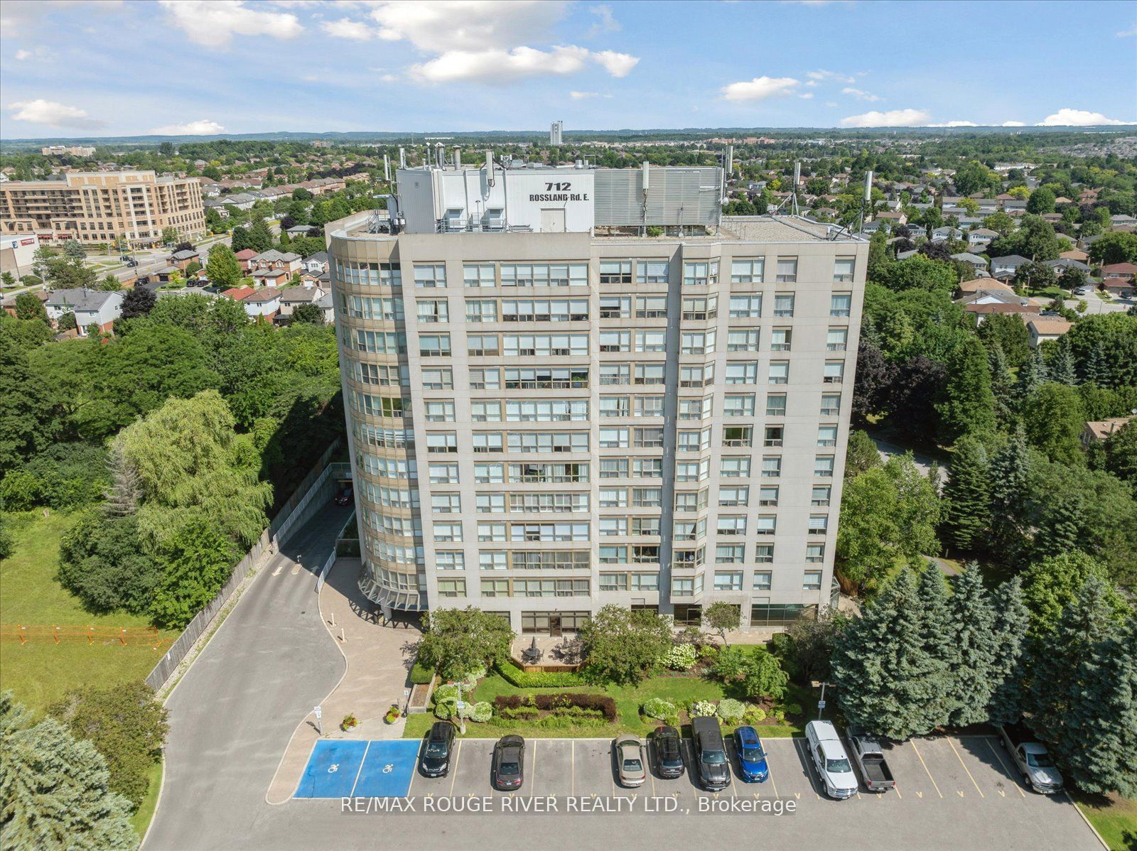 712 Rossland Rd E, unit 812 for sale - image #2