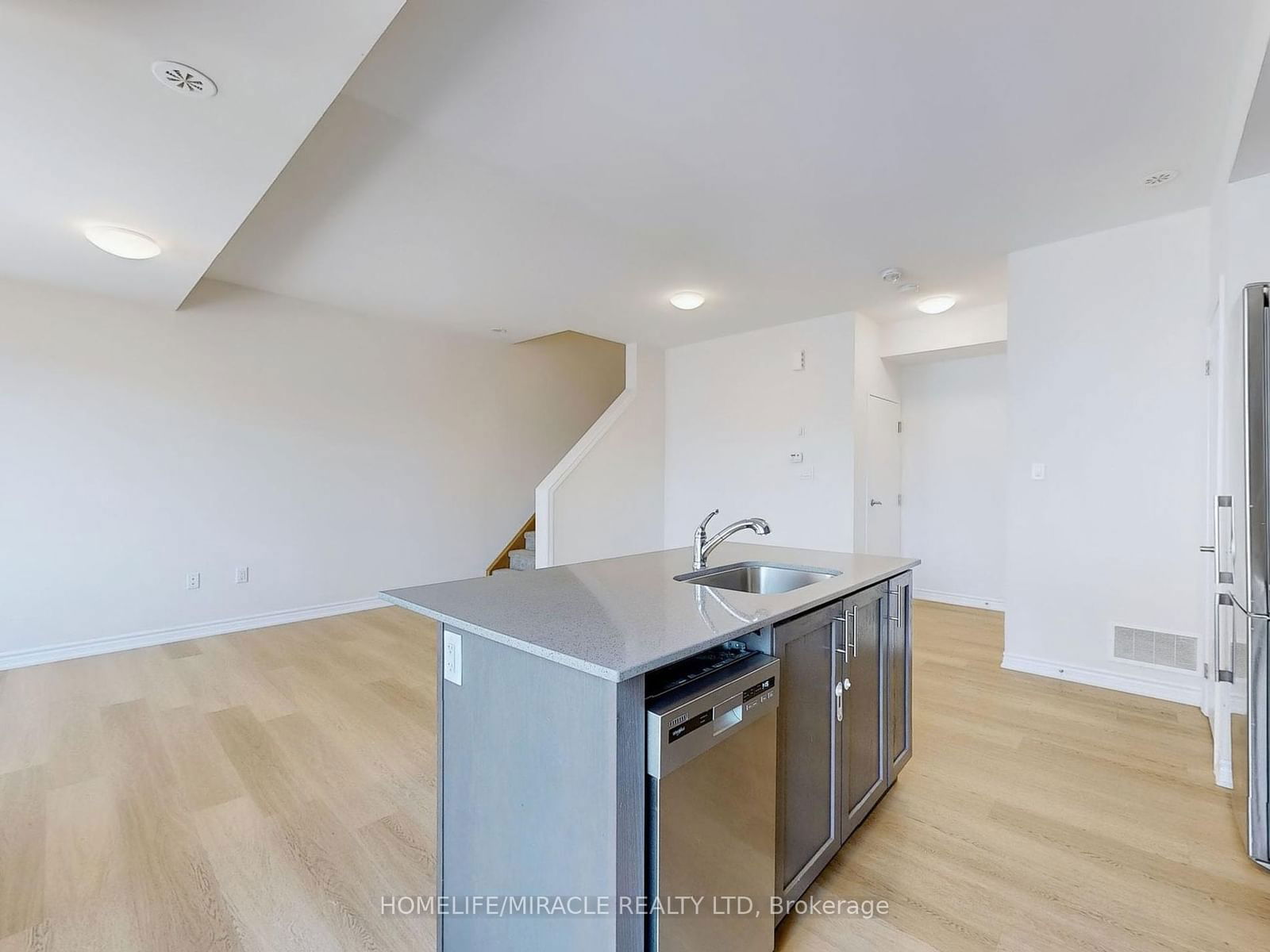 490 Beresford Path, unit 9 UPPER for sale - image #12