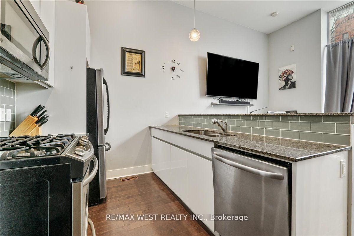 323 Kingston Rd, unit 101 for sale - image #9