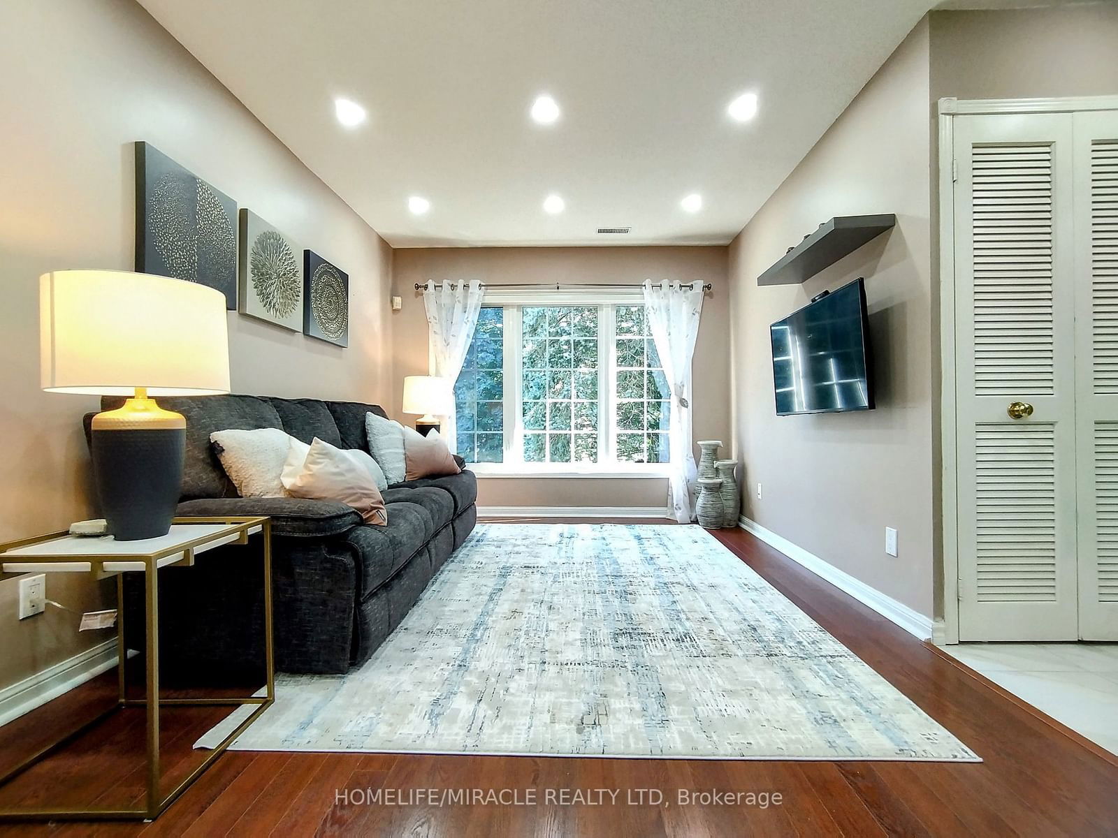 1400 The Esplanade N, unit 317 for sale - image #4