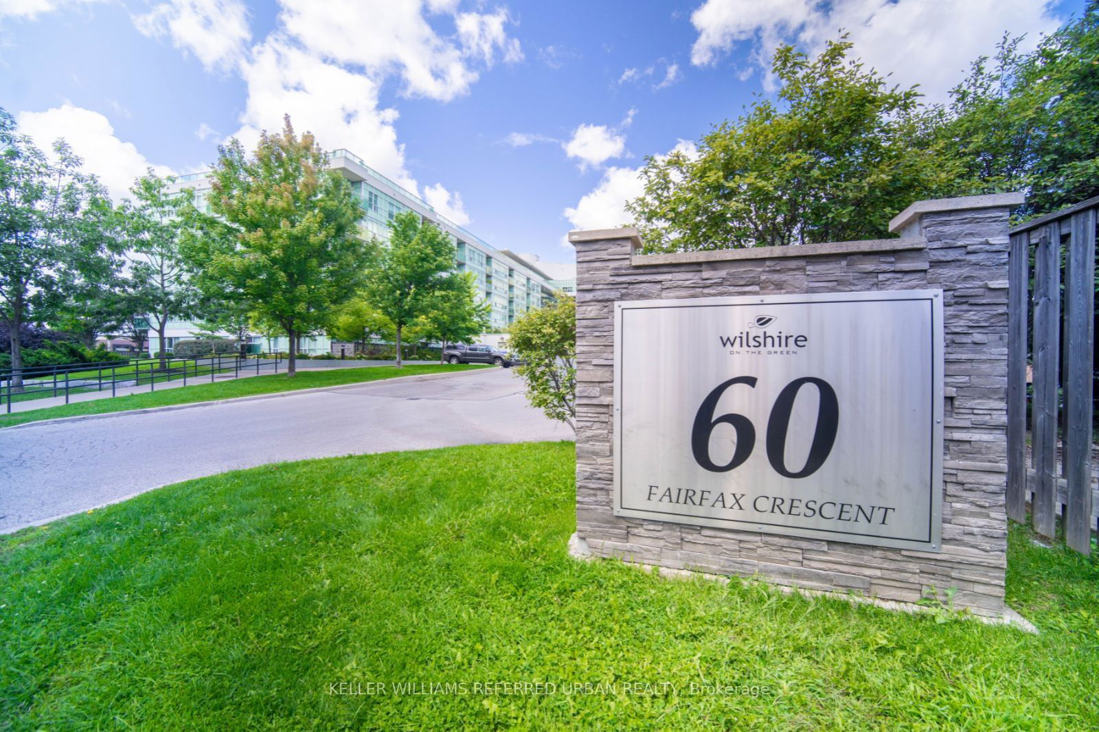 60 Fairfax Cres, unit 413 for sale