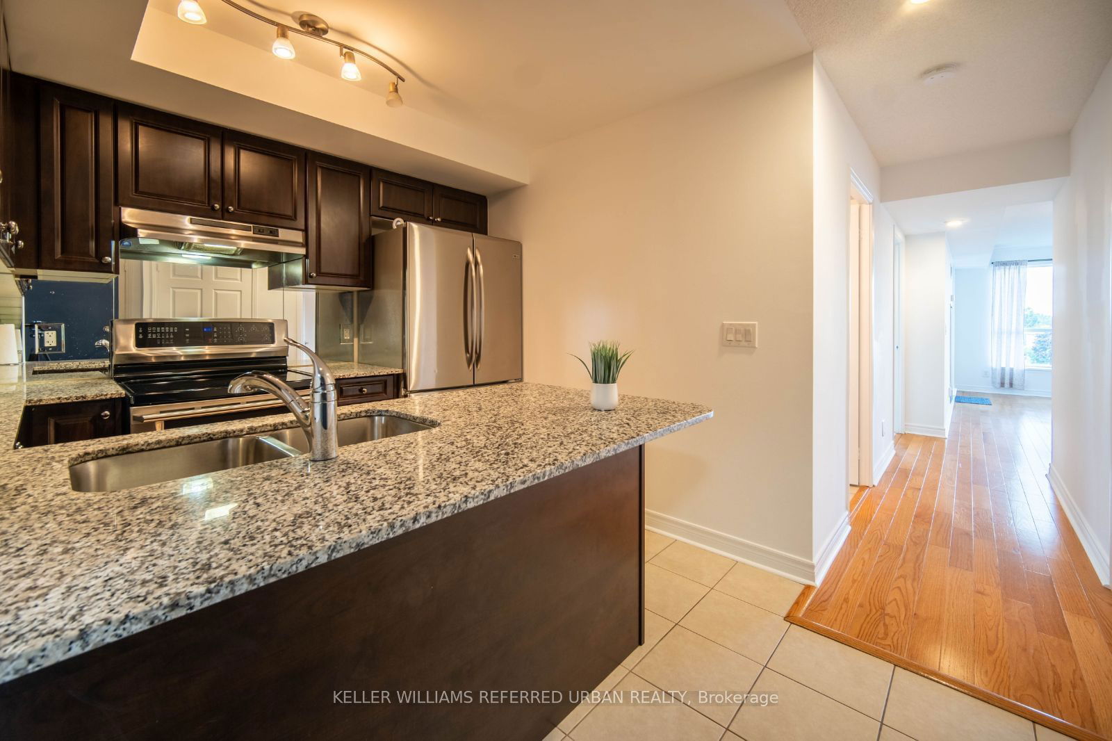 60 Fairfax Cres, unit 413 for sale - image #8