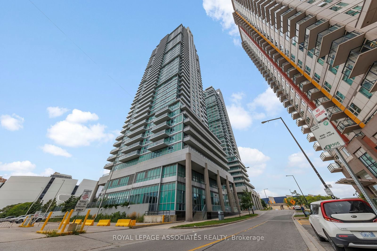 50 Town Centre Crt, unit PH04 for rent - image #2