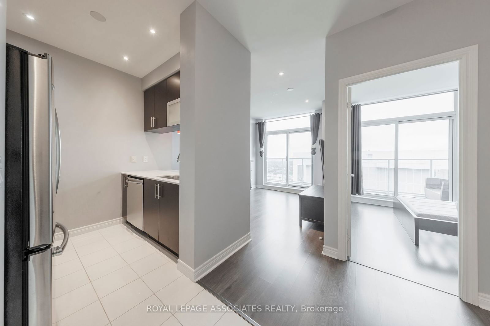 50 Town Centre Crt, unit PH04 for rent - image #4