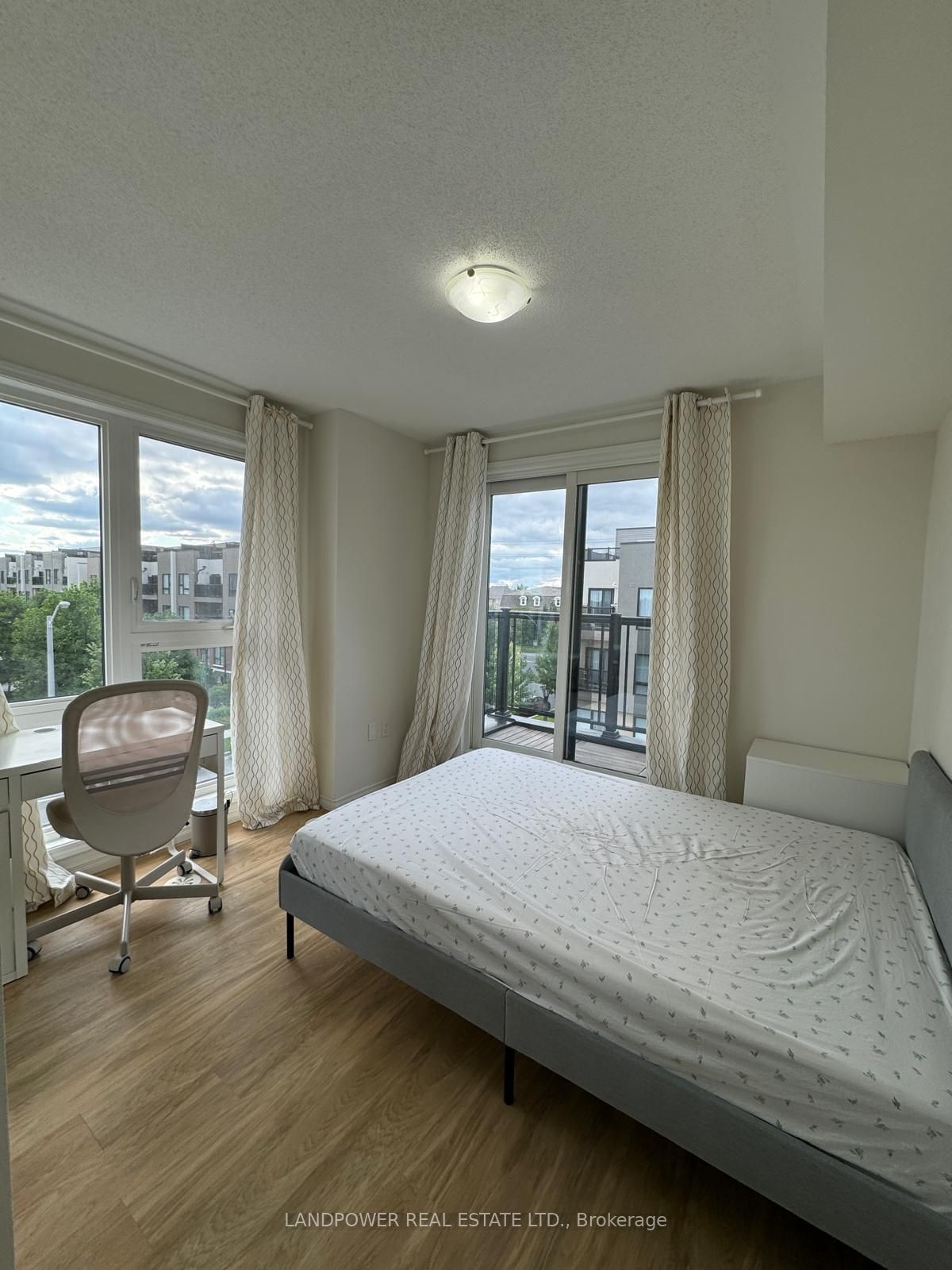 515 Kingbird Grve, unit 371 for rent - image #9