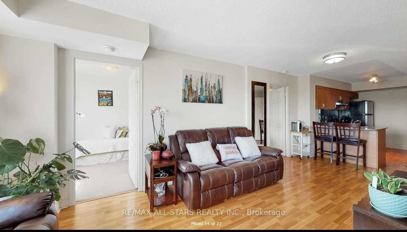 60 Fairfax Cres, unit 206 for rent