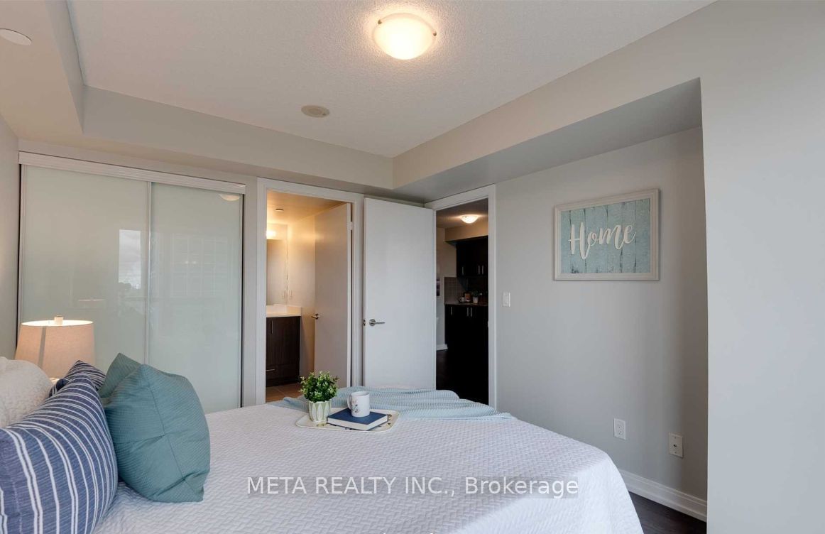 255 Village Green Sq, unit 1604 for rent