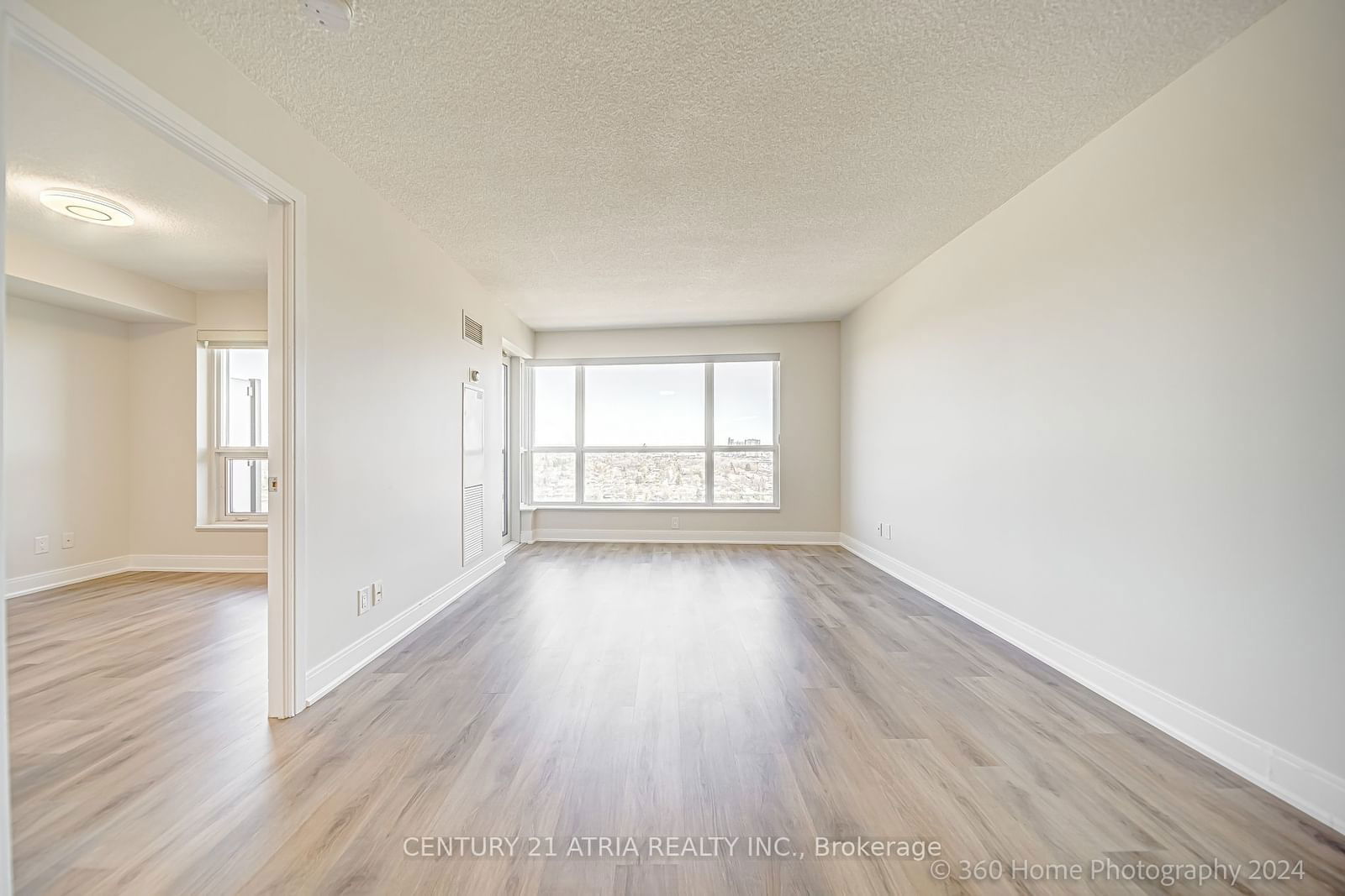 135 Village Green Sq, unit 2015 for sale - image #10