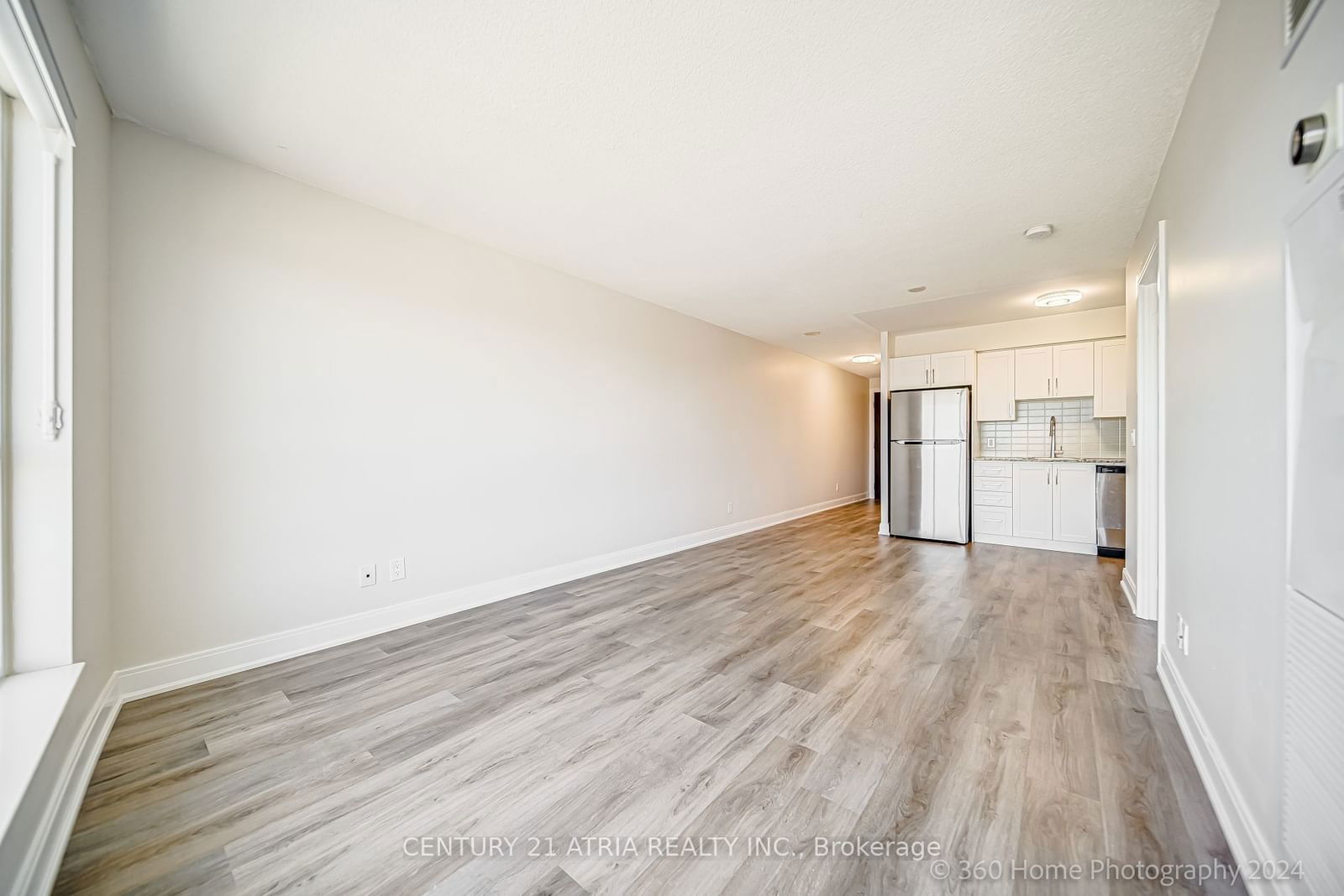 135 Village Green Sq, unit 2015 for sale - image #13