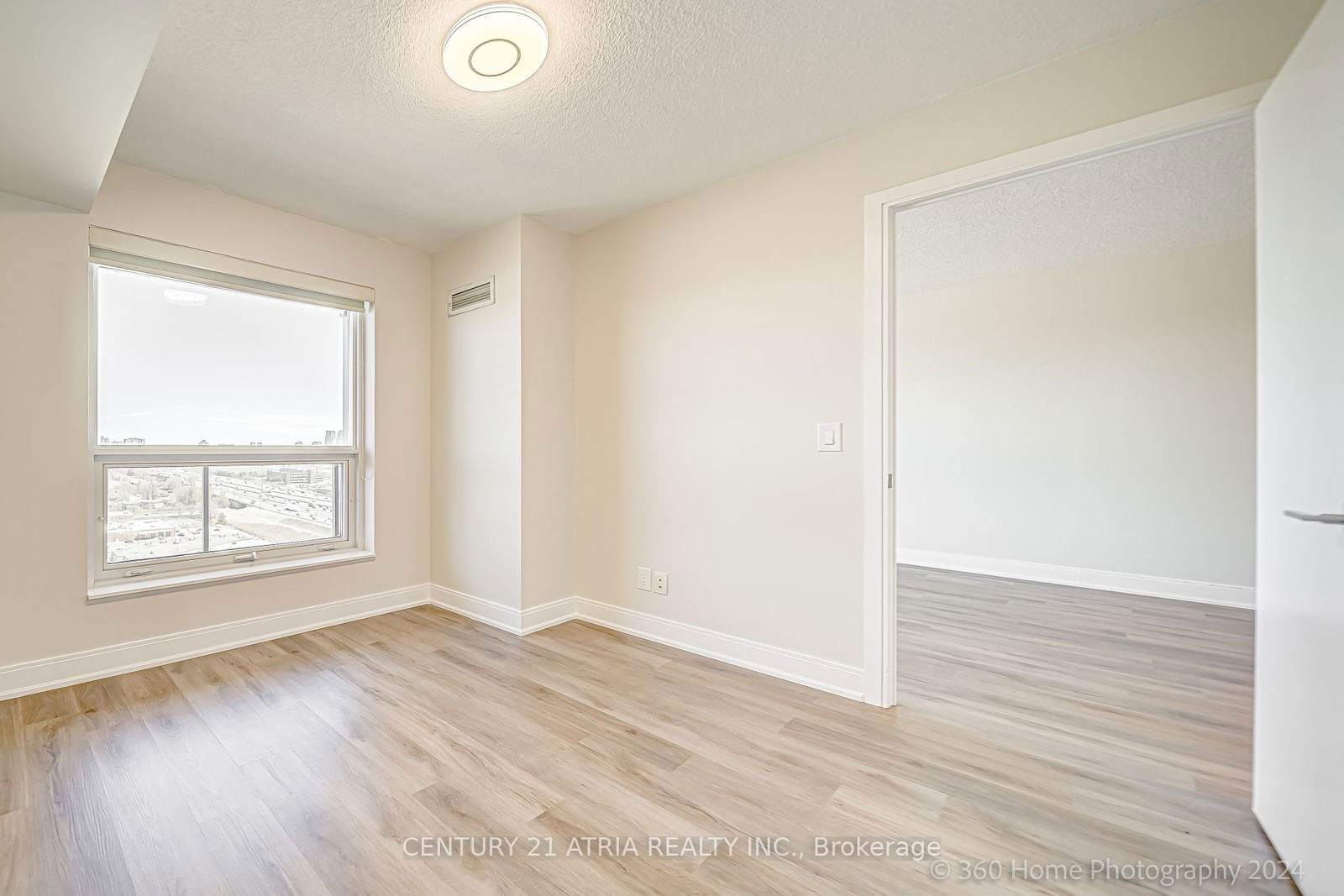 135 Village Green Sq, unit 2015 for sale - image #15