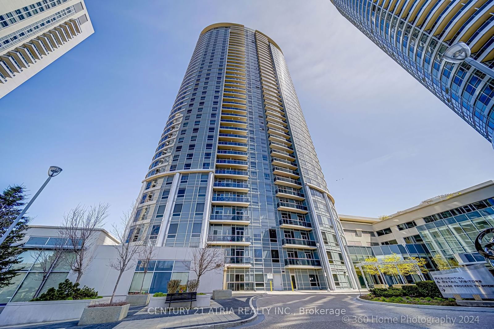 135 Village Green Sq, unit 2015 for sale