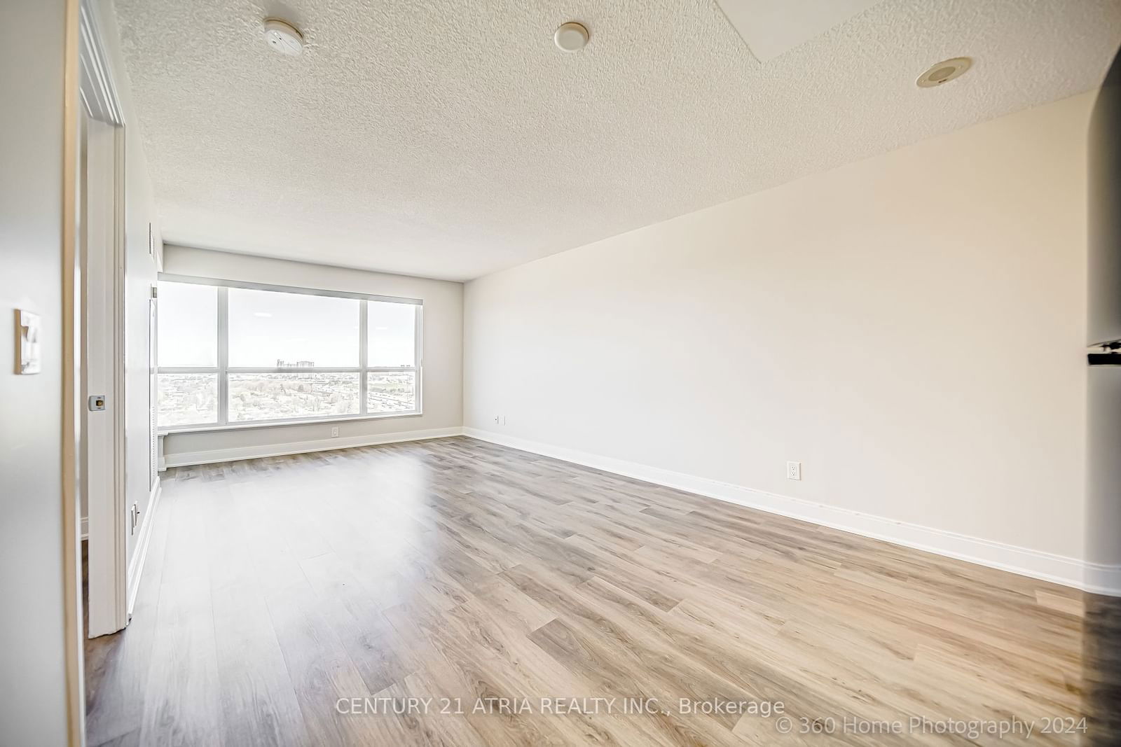 135 Village Green Sq, unit 2015 for sale - image #8