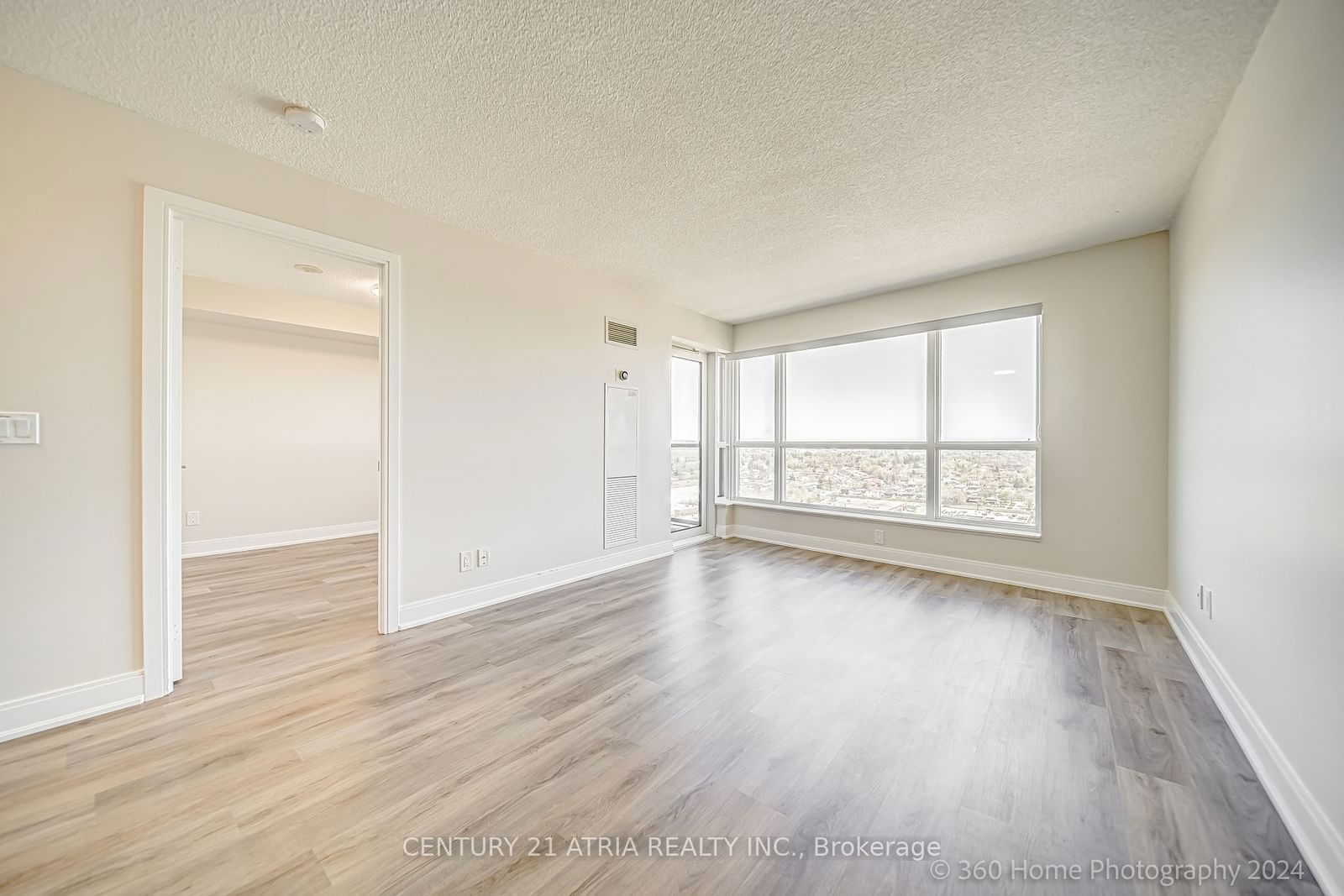 135 Village Green Sq, unit 2015 for sale - image #9