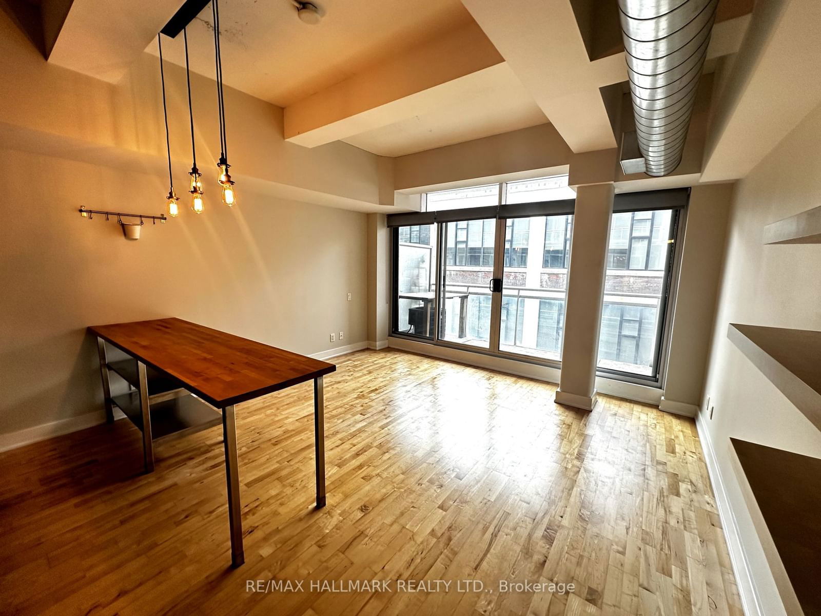 233 Carlaw Ave, unit 611 for rent - image #2