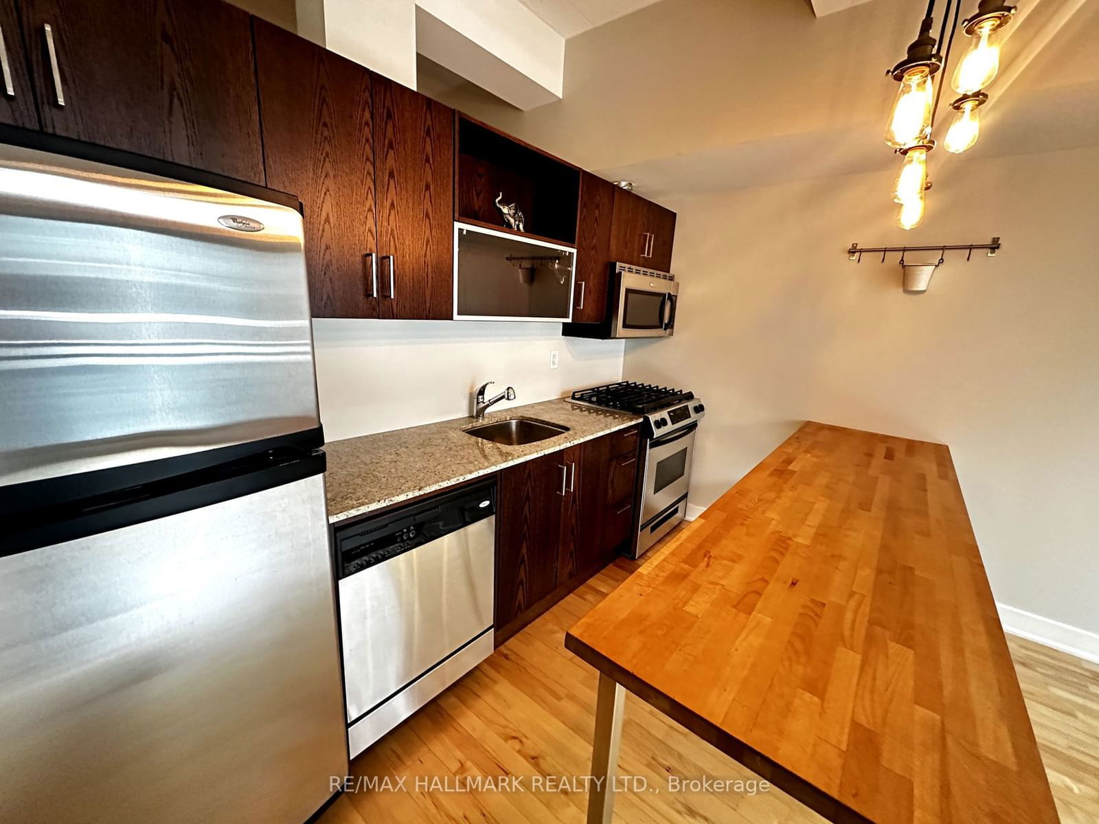 233 Carlaw Ave, unit 611 for rent - image #7