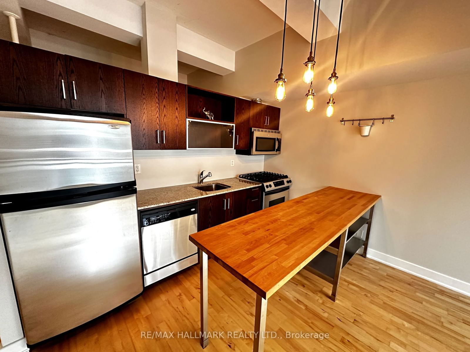 233 Carlaw Ave, unit 611 for rent - image #8