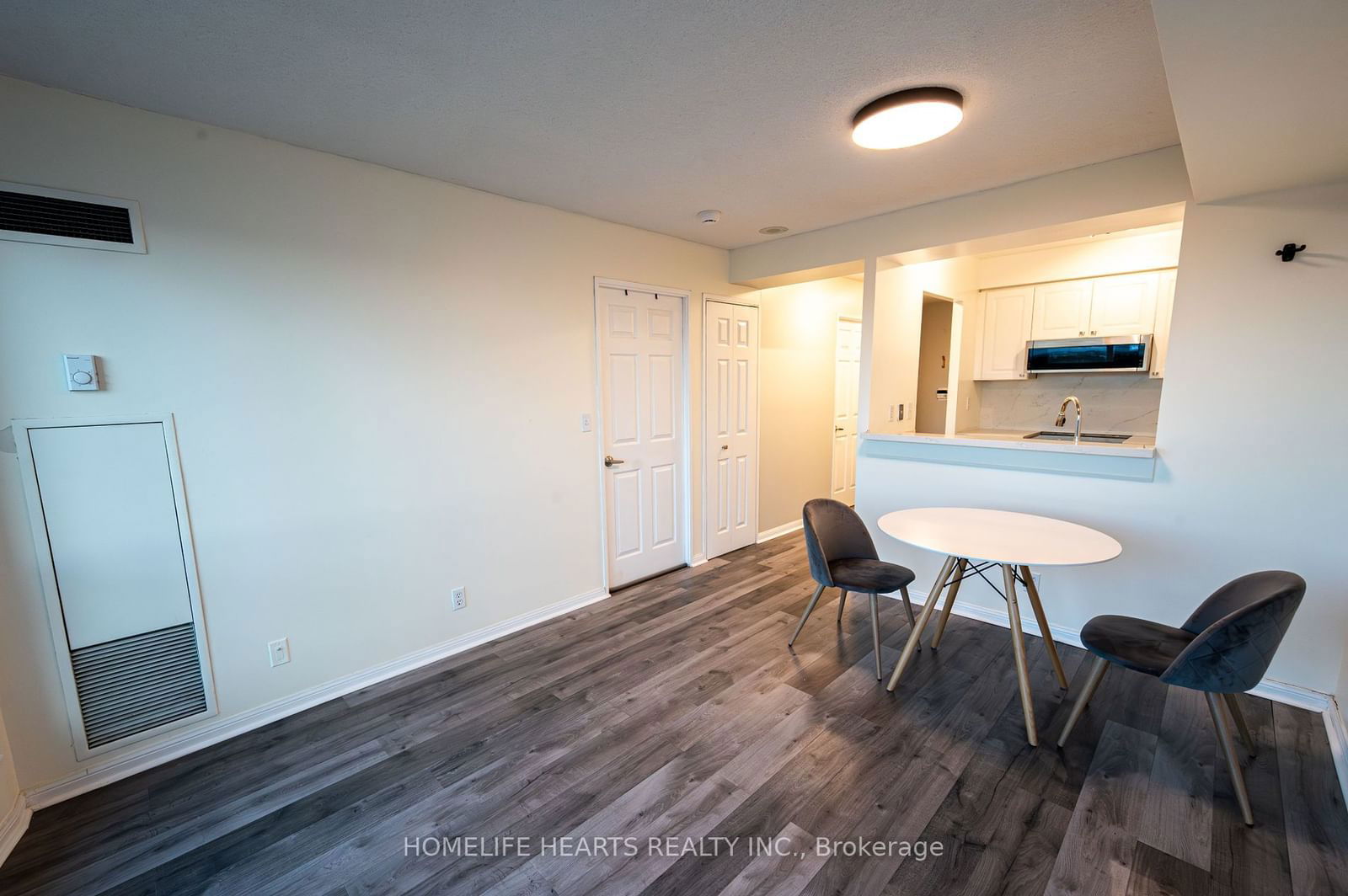 18 Lee Centre Dr, unit 1001 for rent - image #8